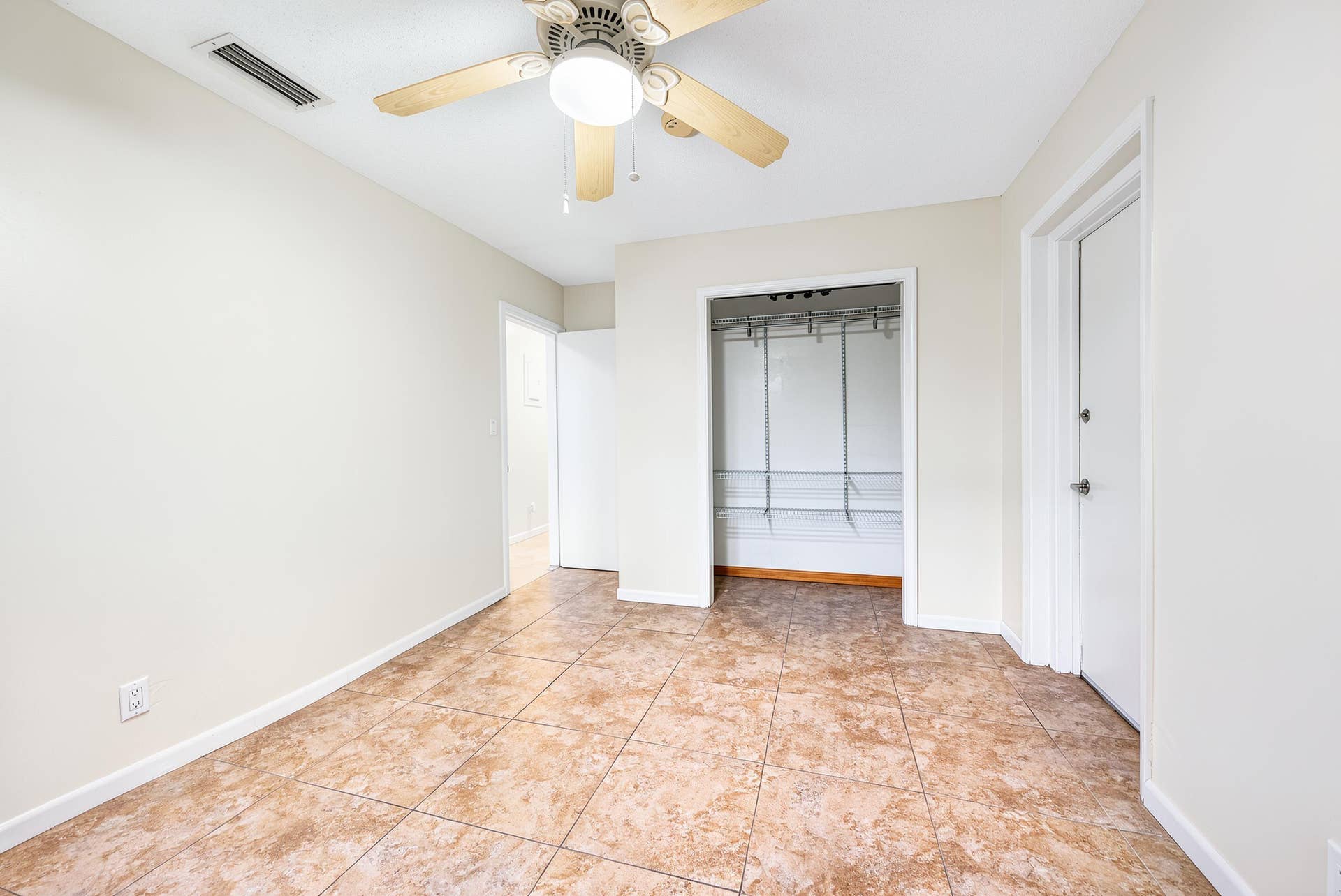 1540 NE 40th Street, Oakland Park, FL 33334 3rd bedroom w/ closet