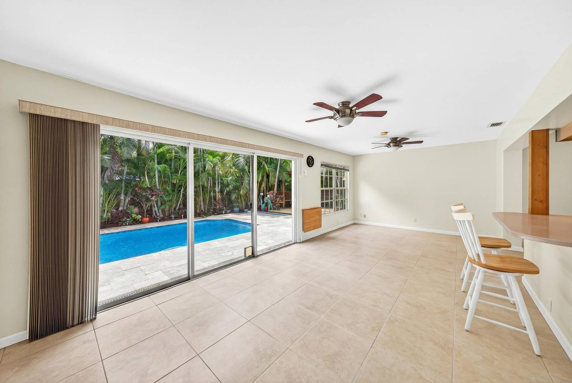 1540 NE 40th Street, Oakland Park, FL 33334 living dining
