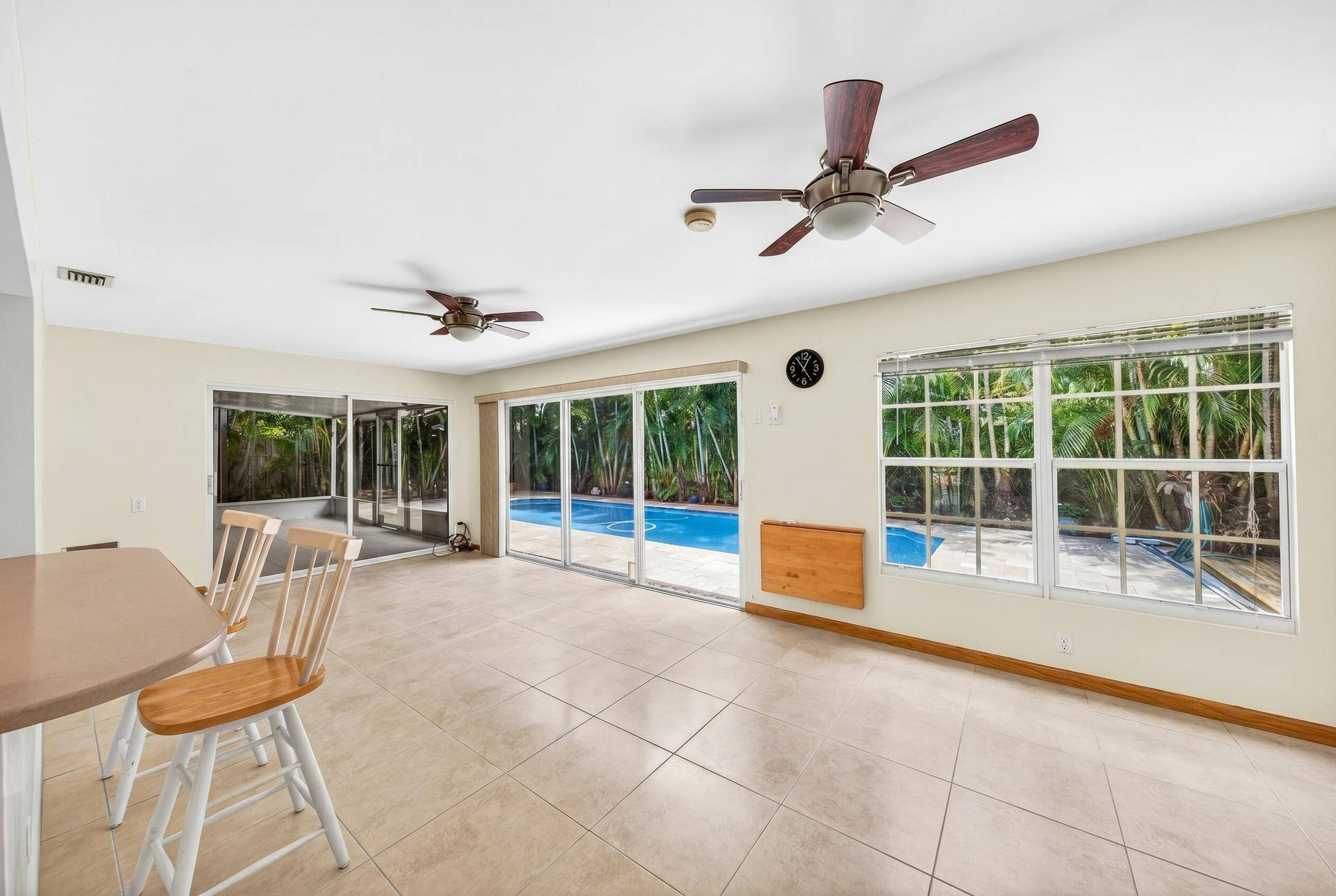 1540 NE 40th Street, Oakland Park, FL 33334 living dining