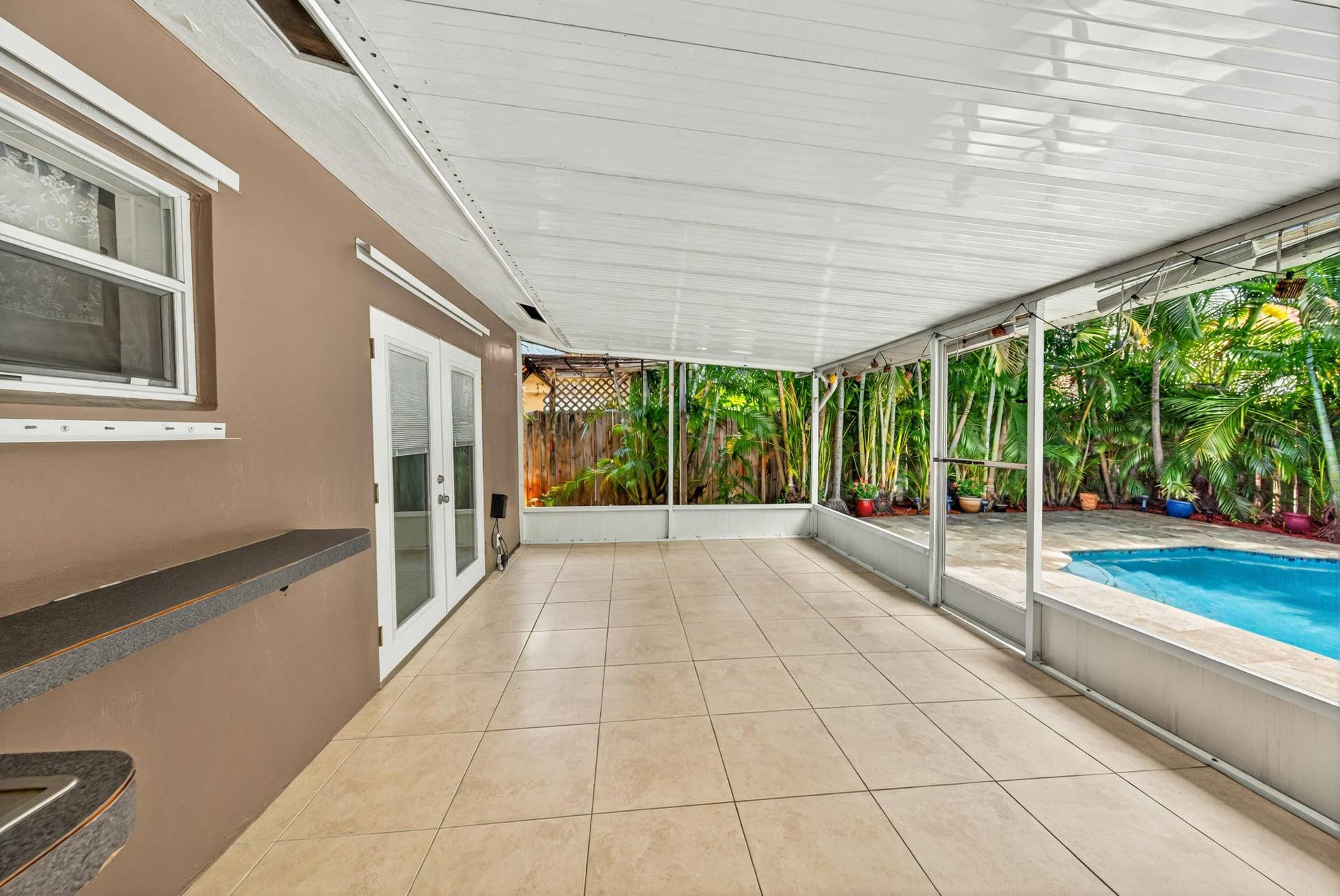 1540 NE 40th Street, Oakland Park, FL 33334 covered patio