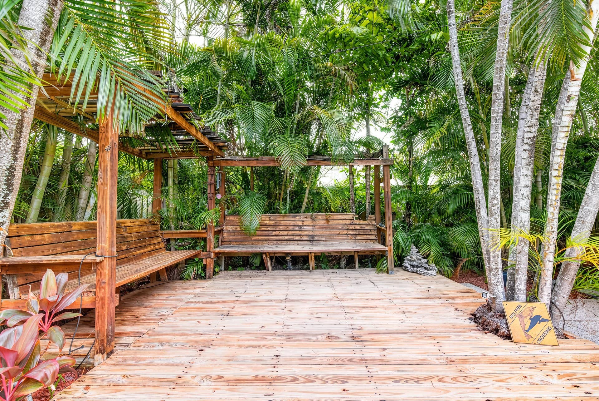 1540 NE 40th Street, Oakland Park, FL 33334 wood deck