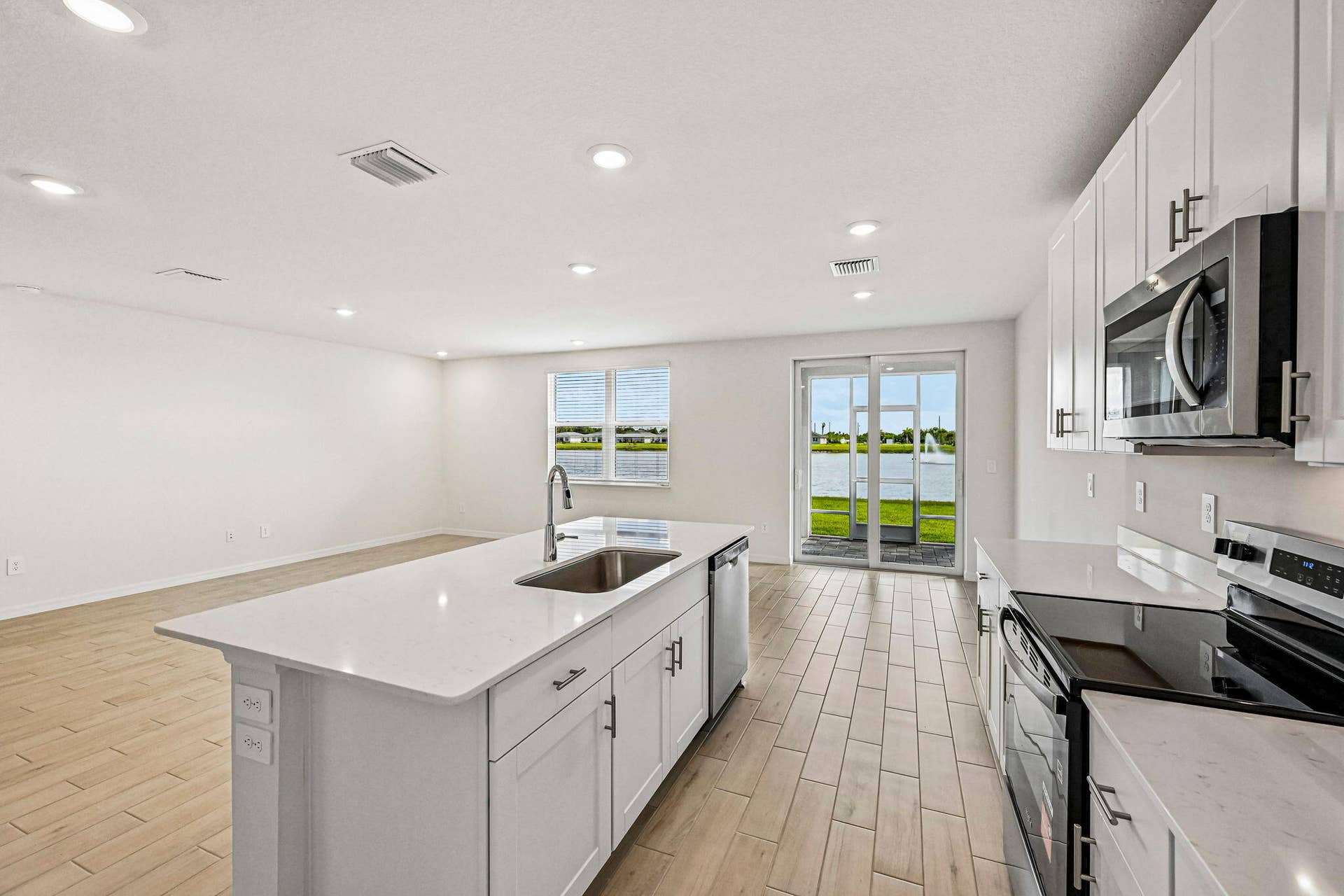 5590 Hampton Park Cir Vero (13)