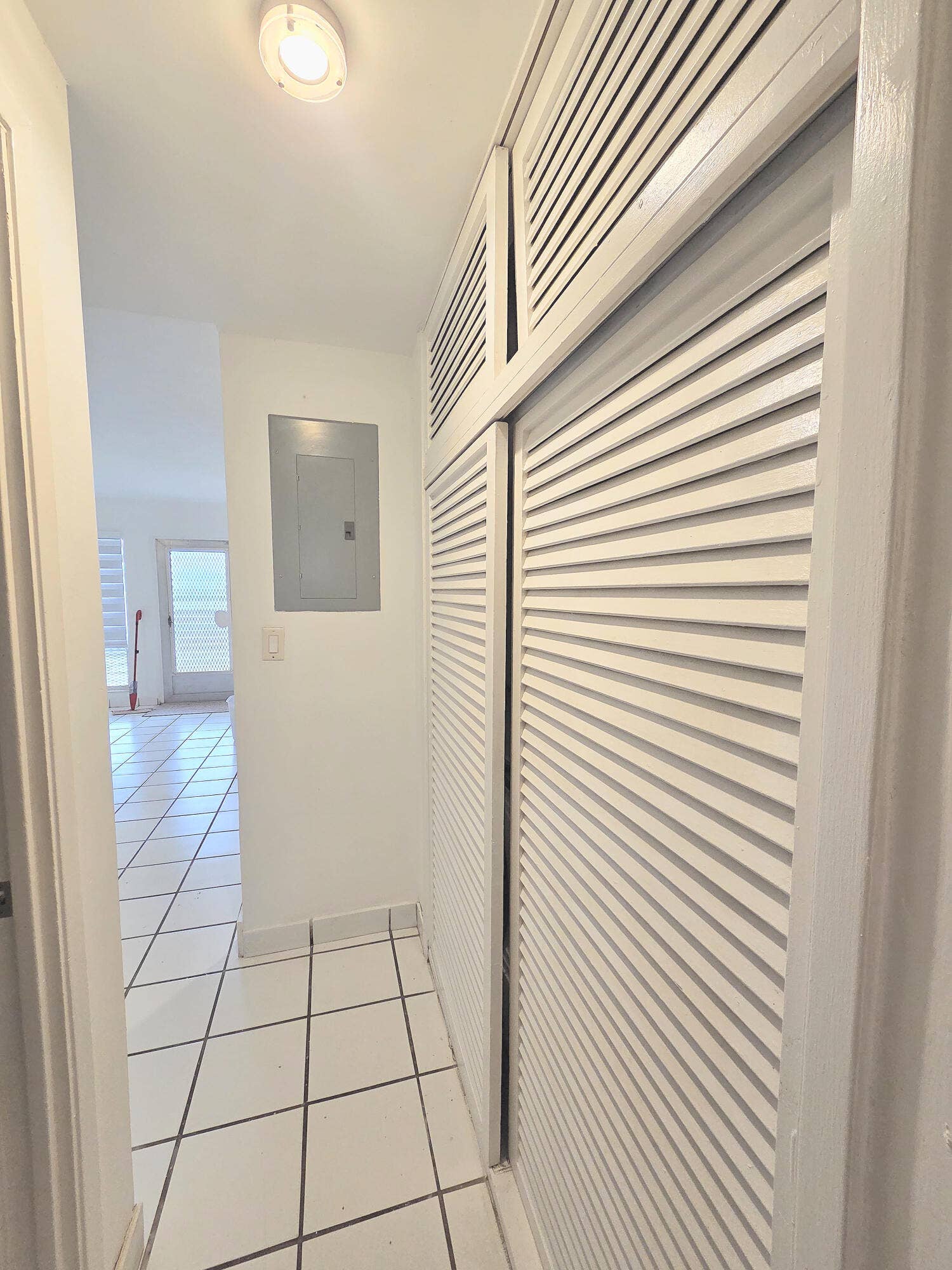2716 NE 30TH Place, #105C, Fort Lauderdale, FL 33306 Hallway closet