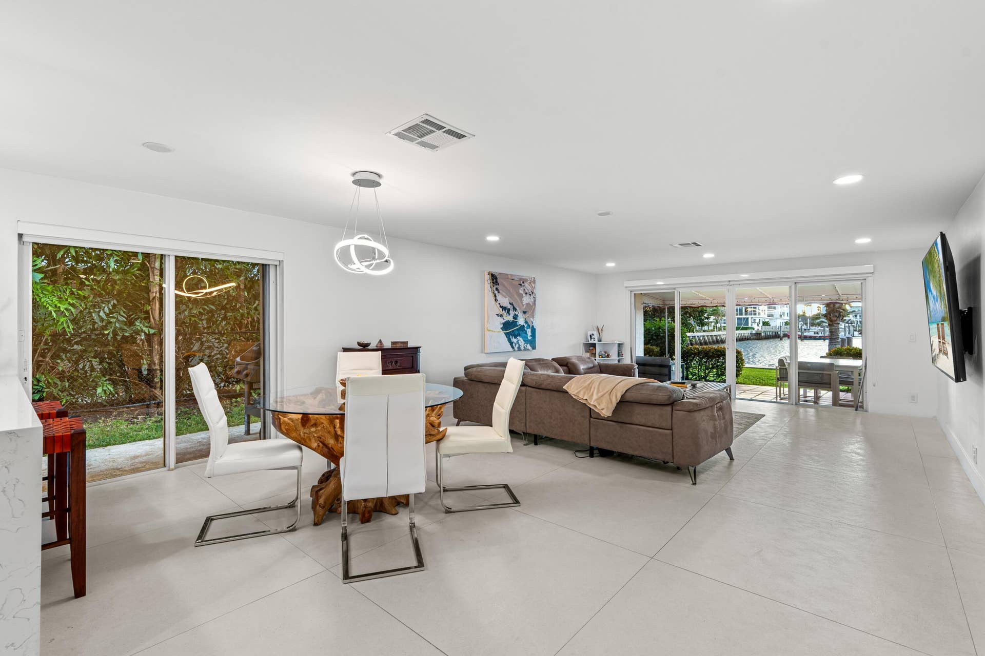 336 VENETIAN Drive, #1, Delray Beach, FL 33483 mls_GREATROOM_ANGLE_DT