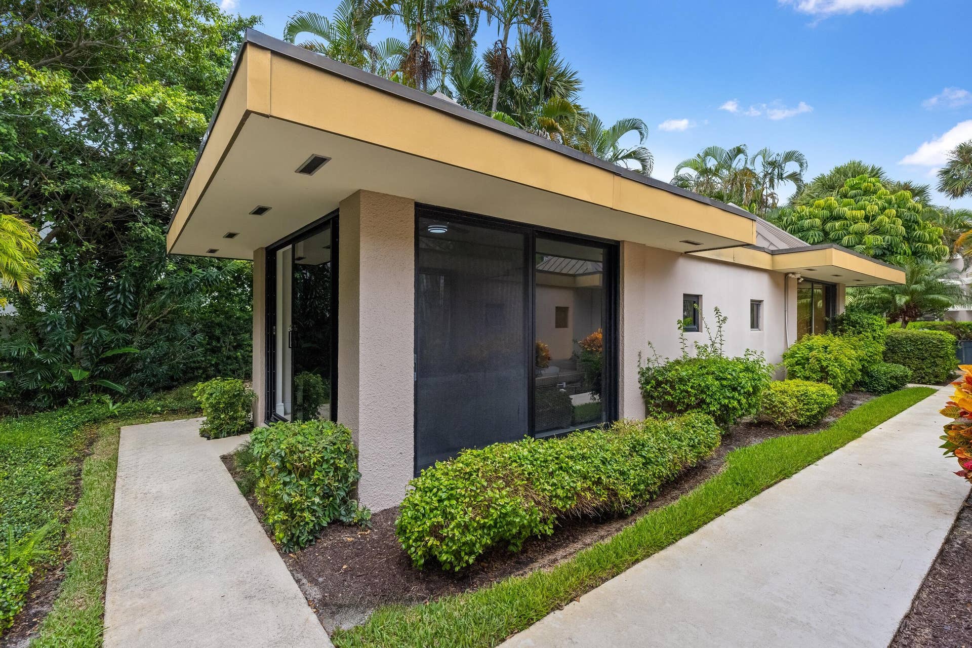 120 Sunset Avenue, #W 4 A, Palm Beach, FL 33480 Pool Cabana