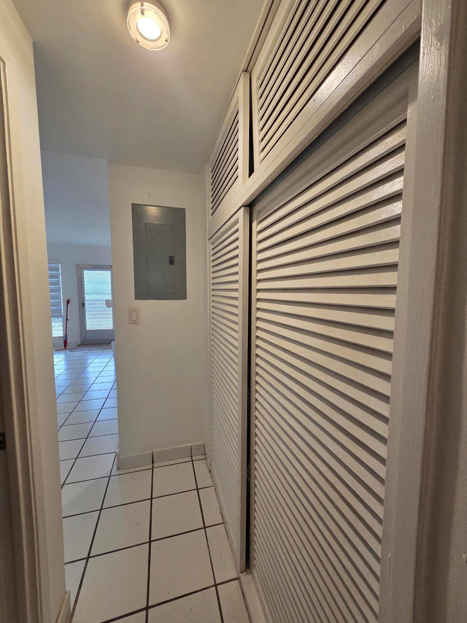 2716 NE 30TH Place, #105C, Fort Lauderdale, FL 33306 Hallway closet