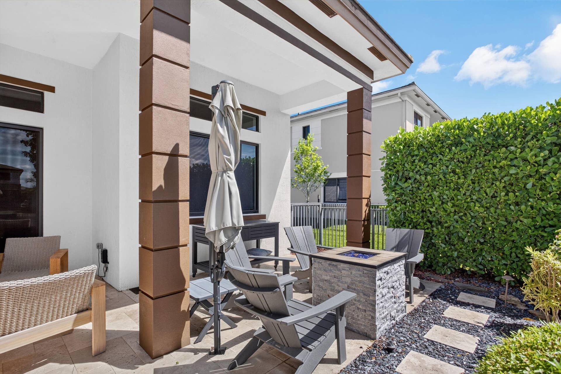 10490 S Lago Vista Circle, Parkland, FL 33076 Outside sitting and fire pit