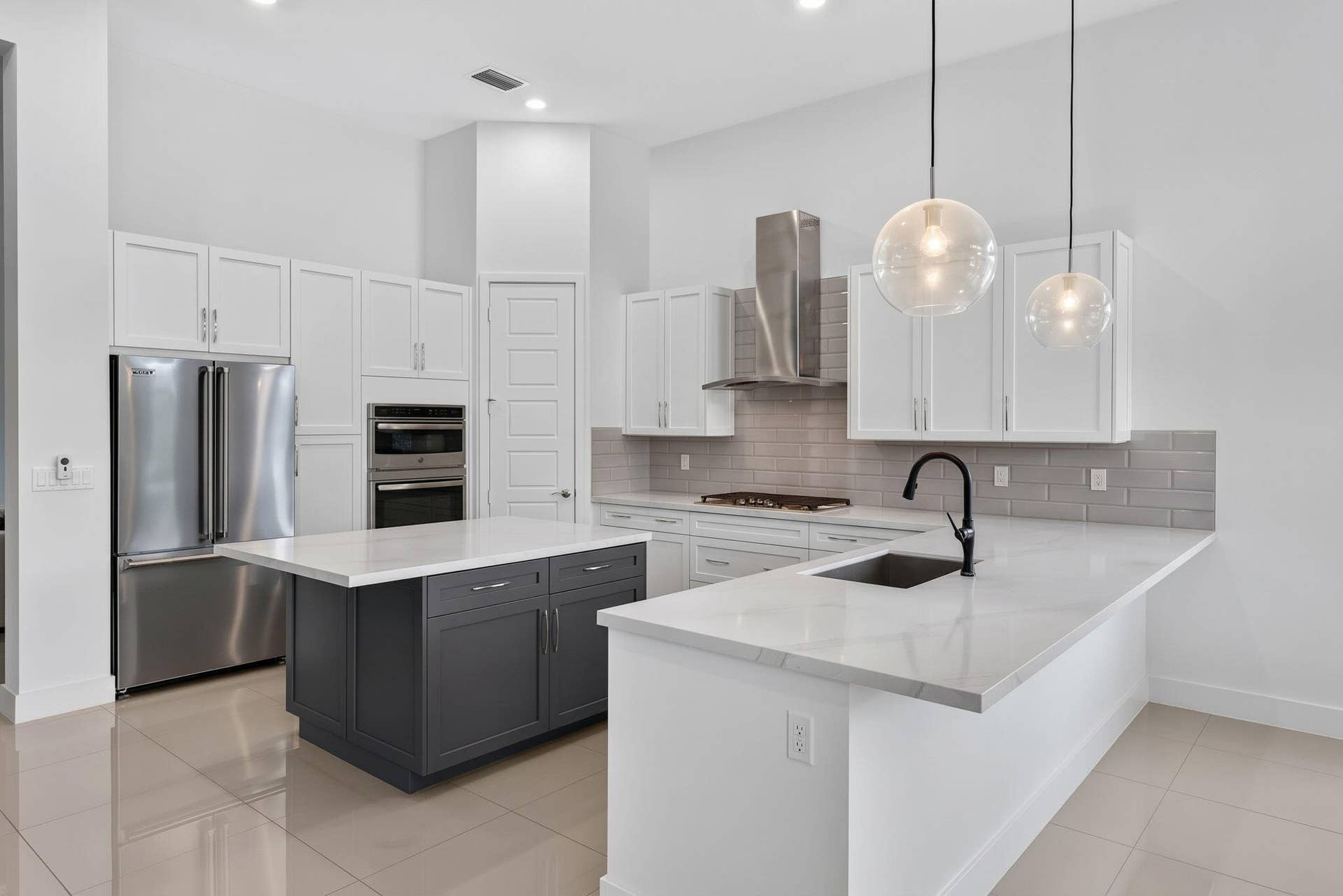 10490 S Lago Vista Circle, Parkland, FL 33076 Kitchen
