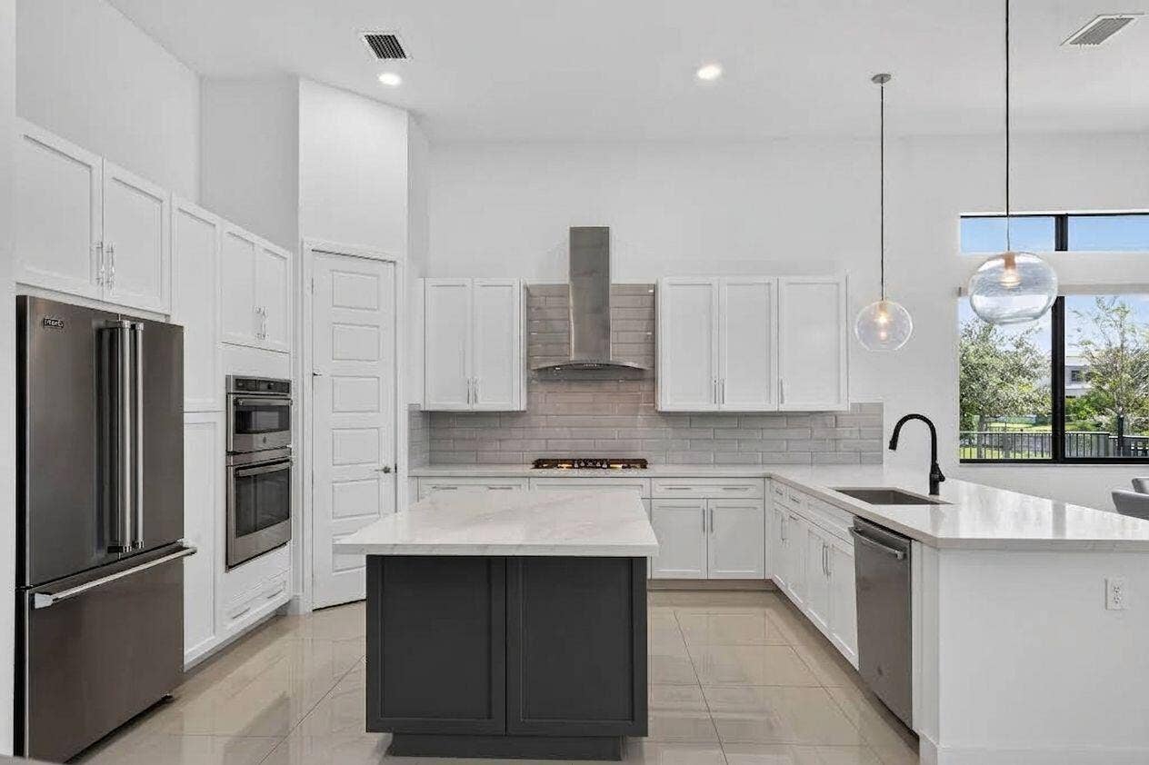 10490 S Lago Vista Circle, Parkland, FL 33076 Kitchen