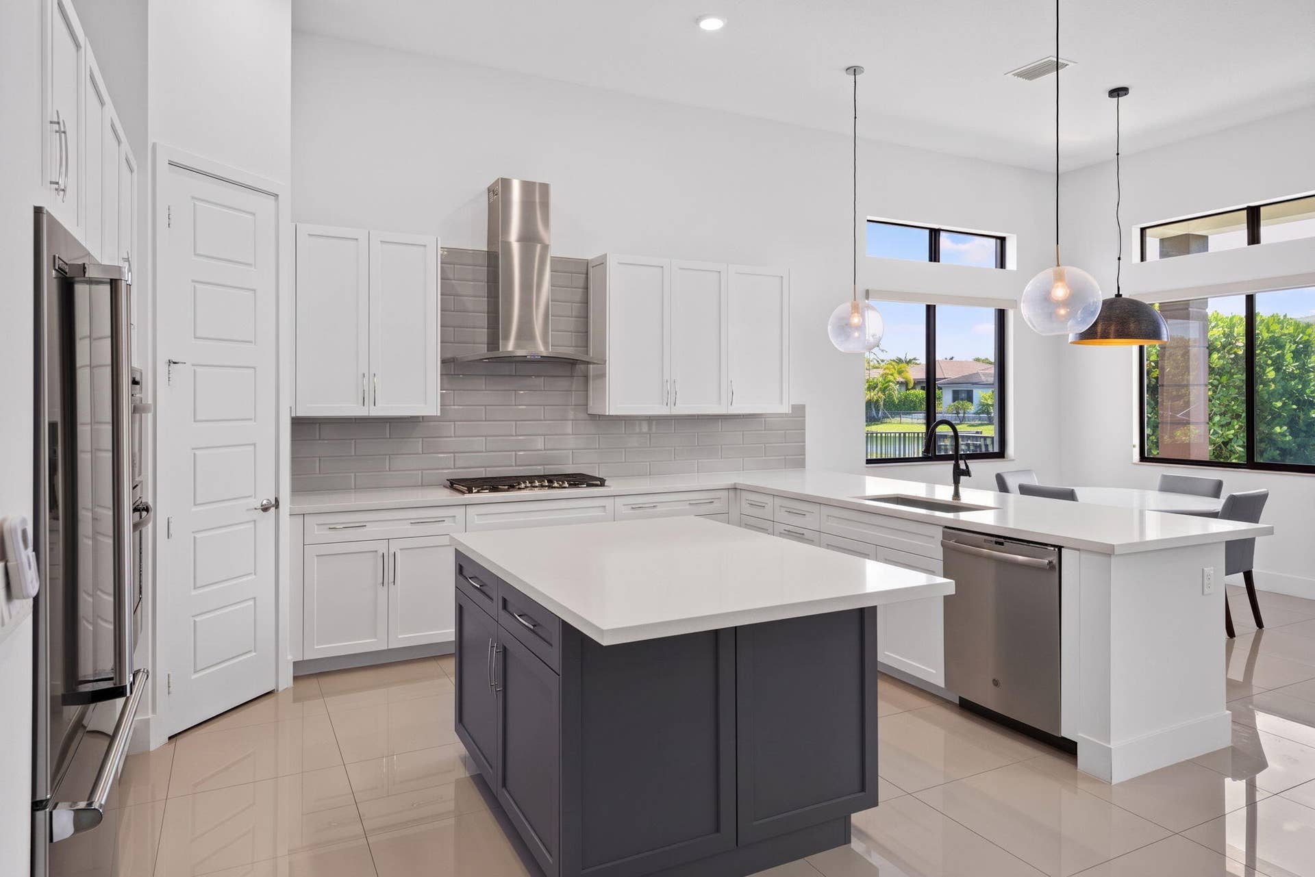 10490 S Lago Vista Circle, Parkland, FL 33076 Kitchen