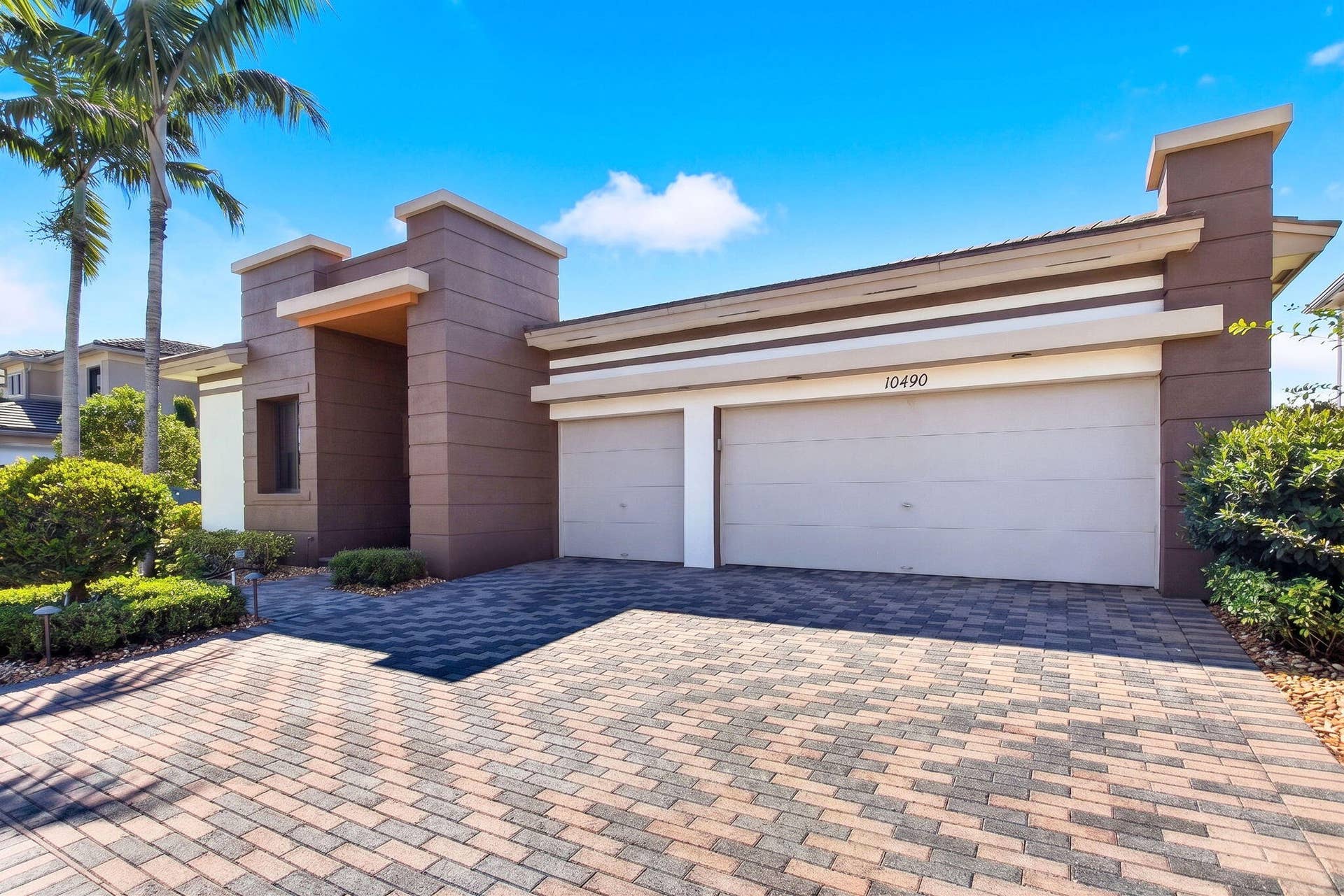 10490 S Lago Vista Circle, Parkland, FL 33076 Welcome to 10490!
