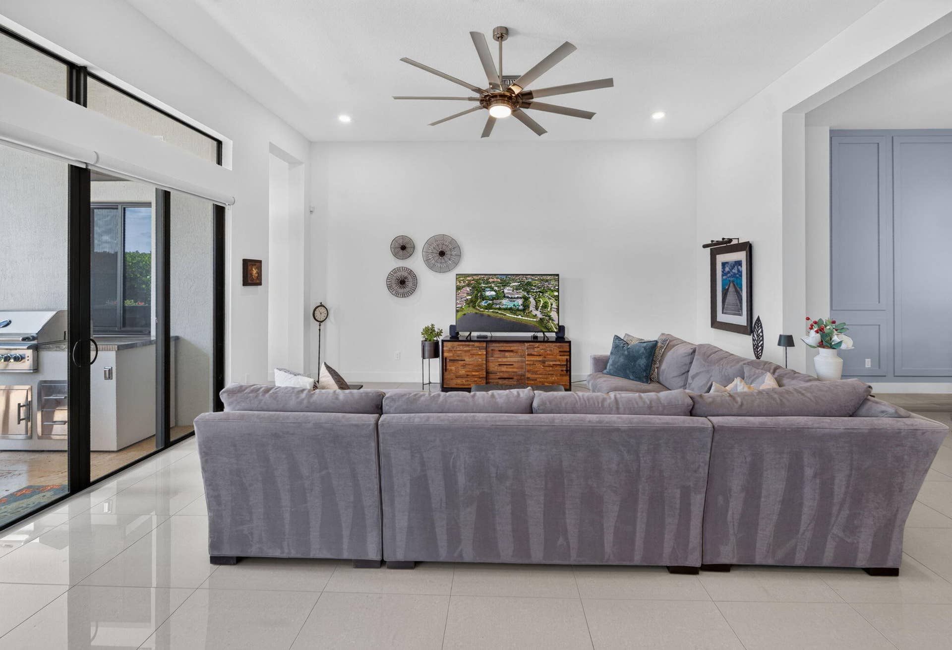 10490 S Lago Vista Circle, Parkland, FL 33076 Main Living Room