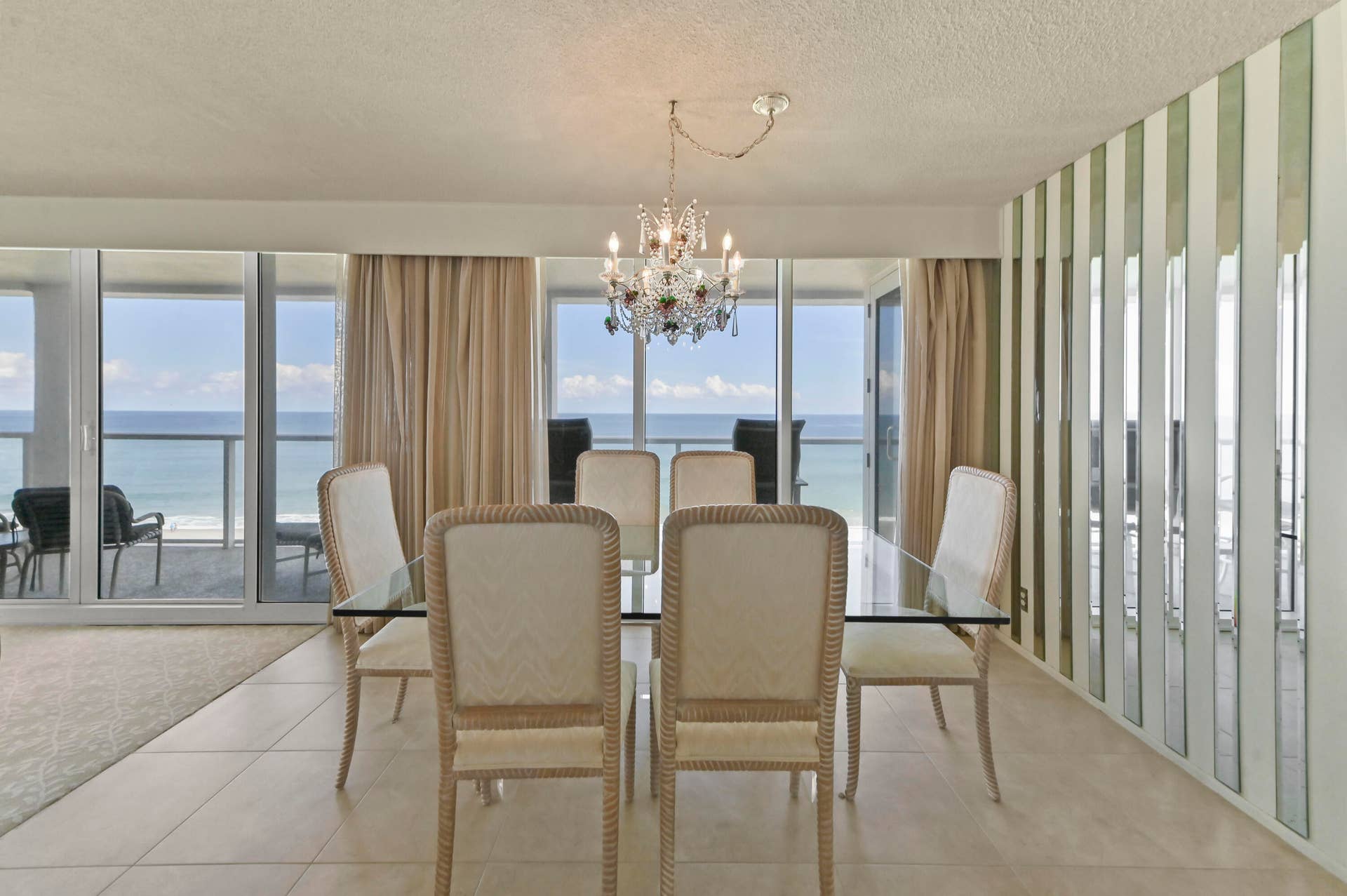 OCEANFRONT Dining
