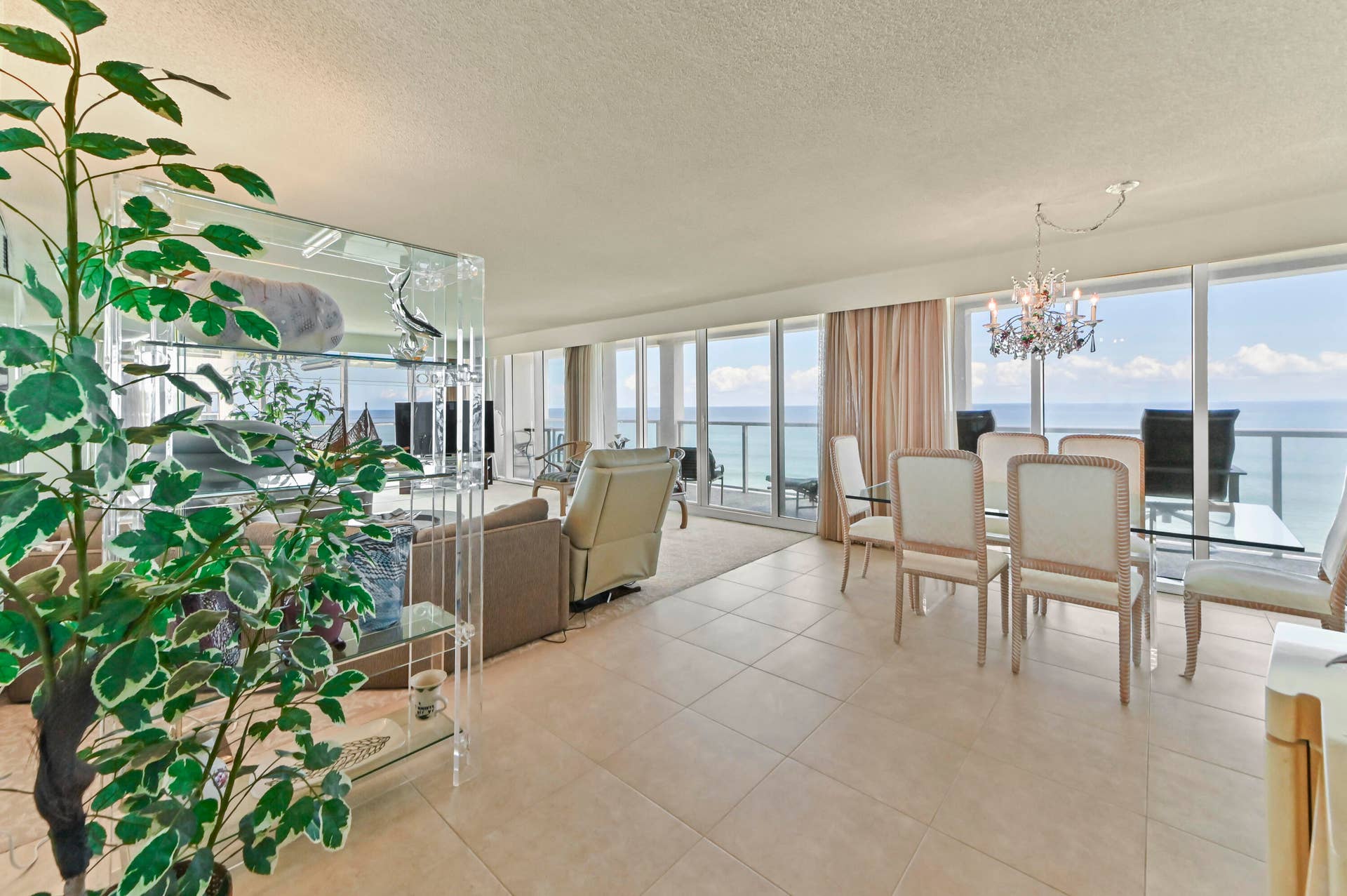 Living and Dining On The OCEAN
