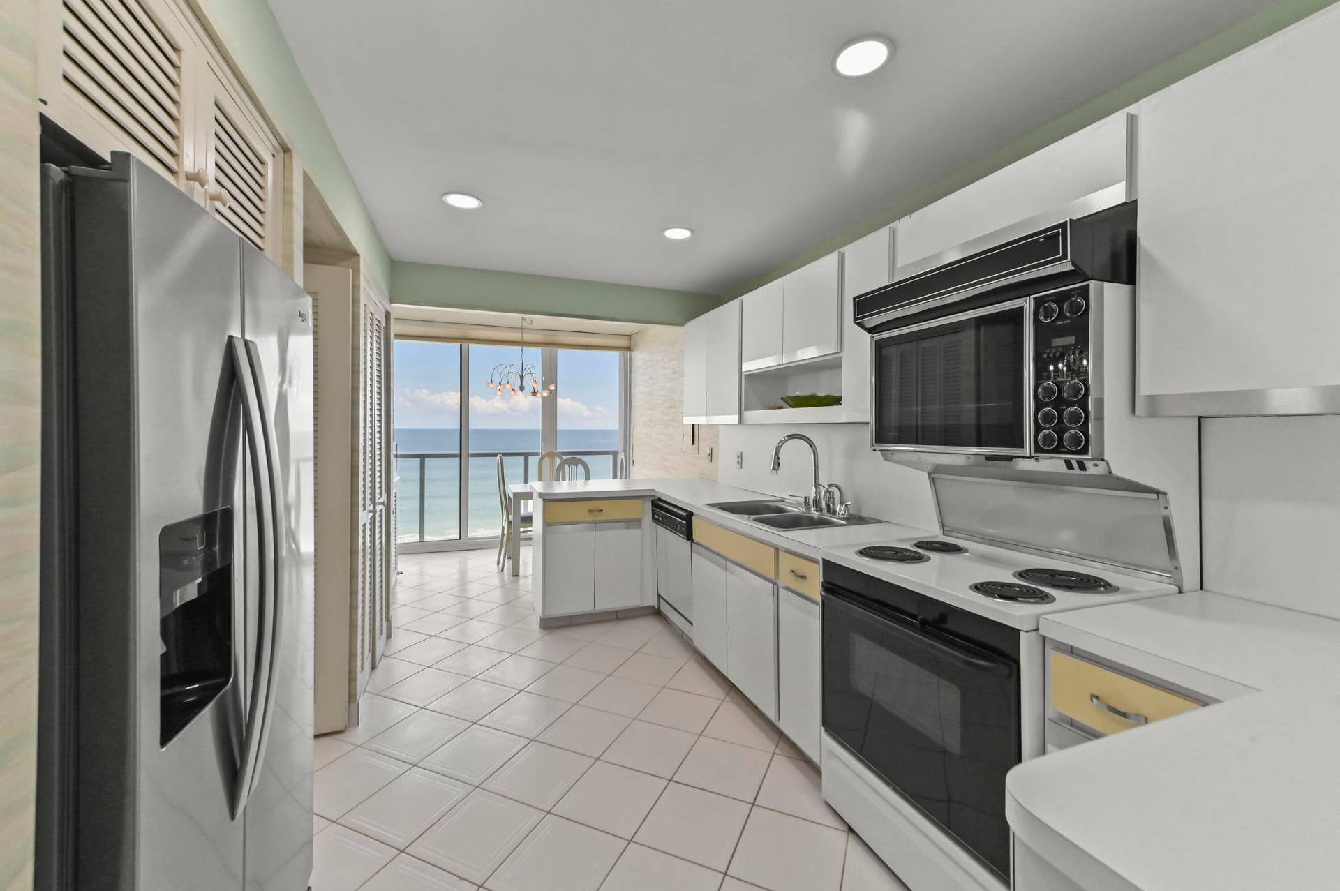 OCEANFRONT Kitchen