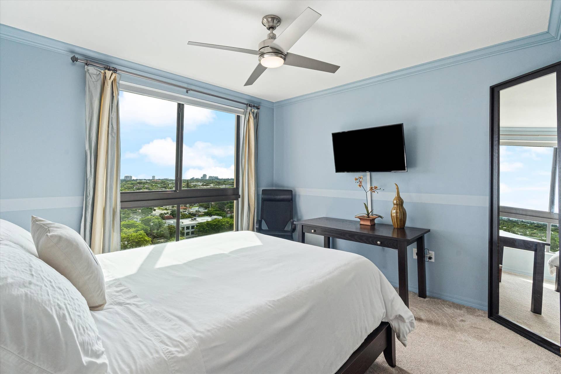 13-110 N Federal Hwy #1214 Ft. Lauderdal