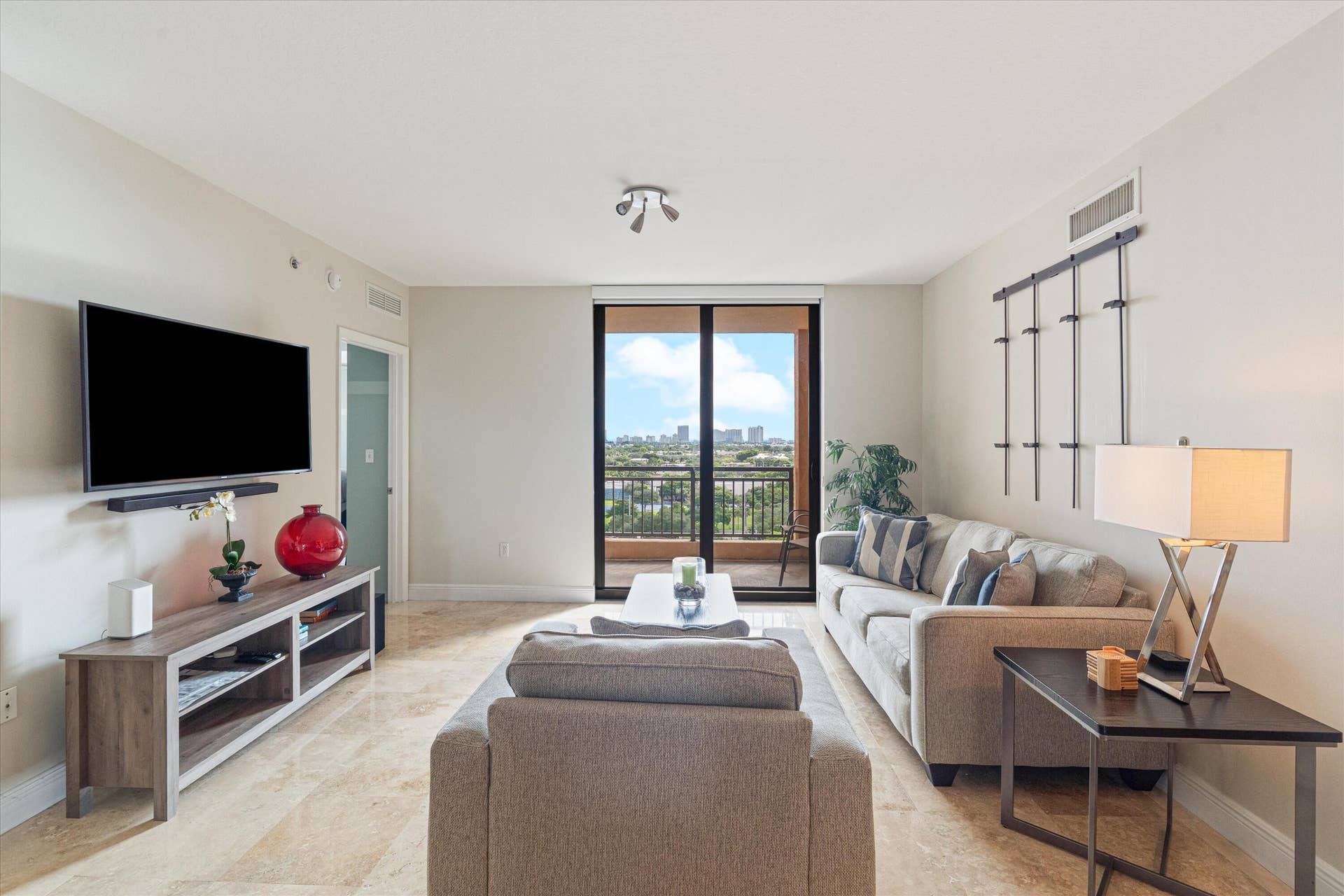 04-110 N Federal Hwy #1214 Ft. Lauderdal