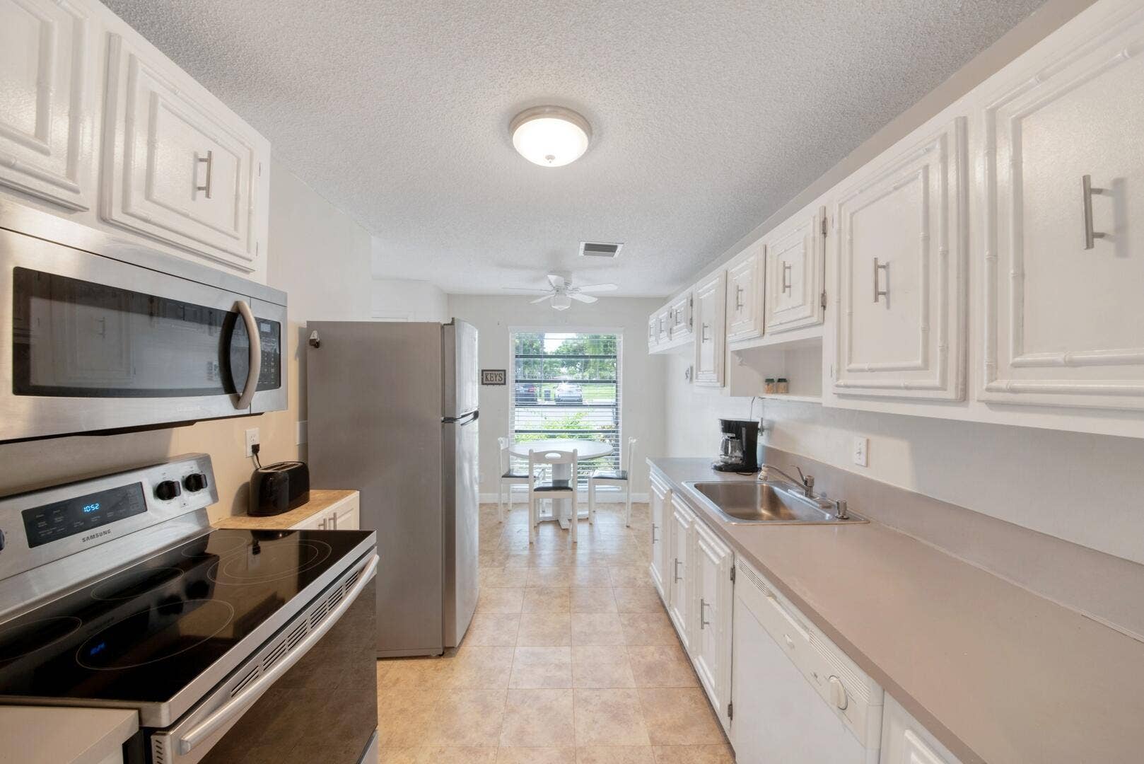13670 VIA FLORA, #B, Delray Beach, FL 33484 Kitchen