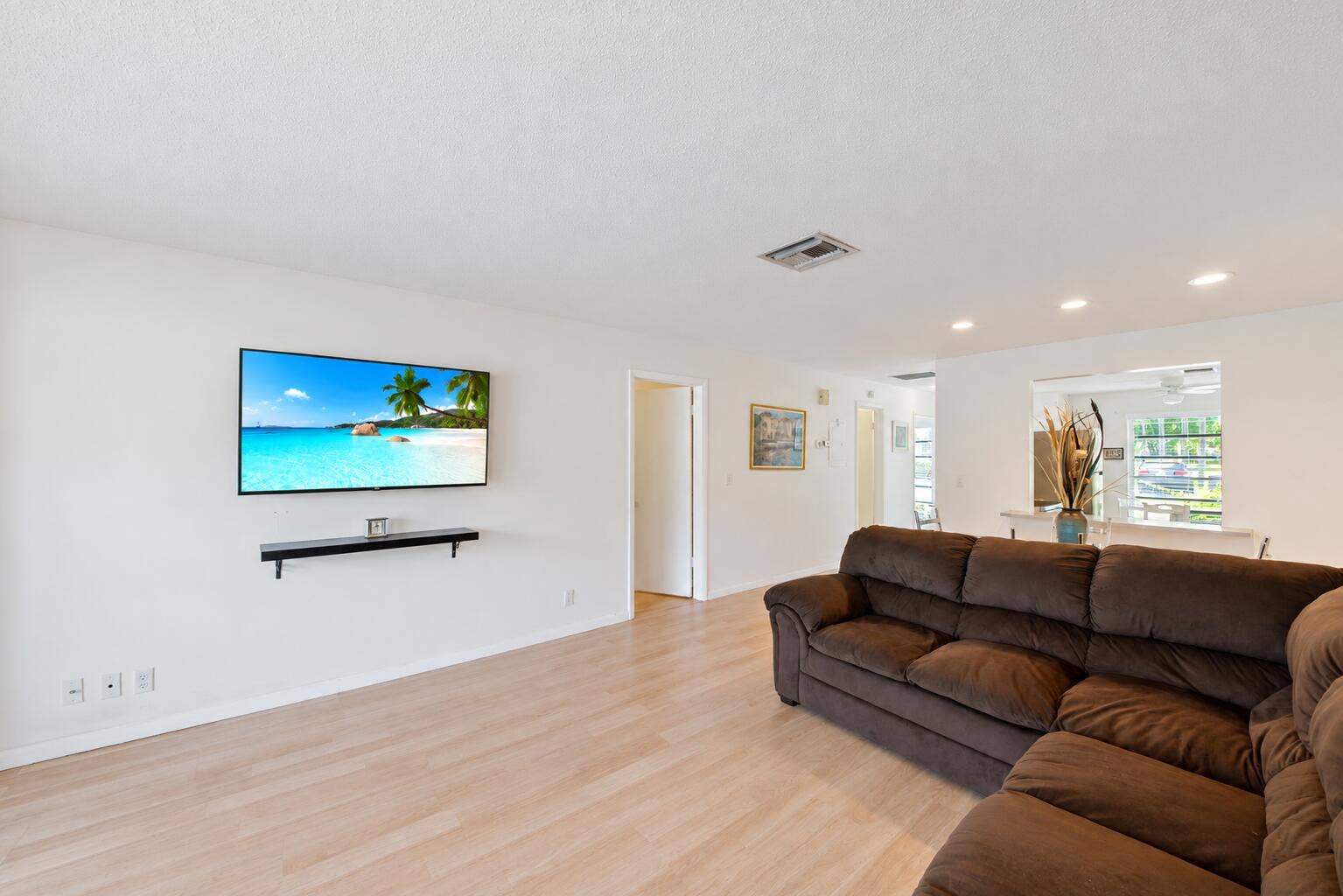 13670 VIA FLORA, #B, Delray Beach, FL 33484 Neutral Flooring