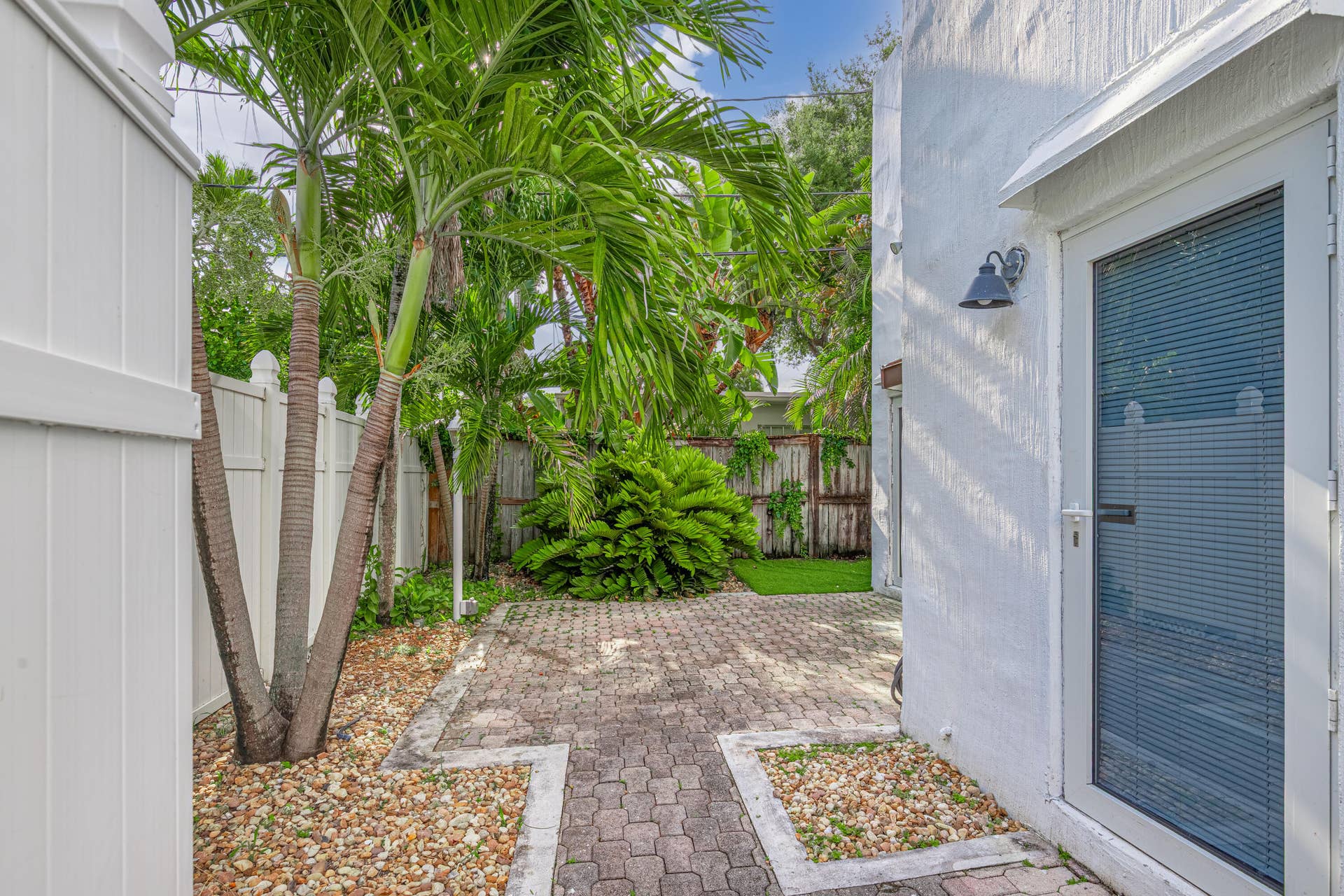 110 NE 16th Terrace, #1-3, Fort Lauderdale, FL 33301 Small courtyard for single family rental. Gated entry and fenced.