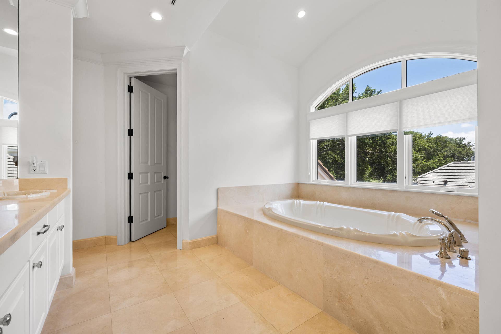 17965 SE VILLAGE Circle, Tequesta, FL 33469 Bathroom 2