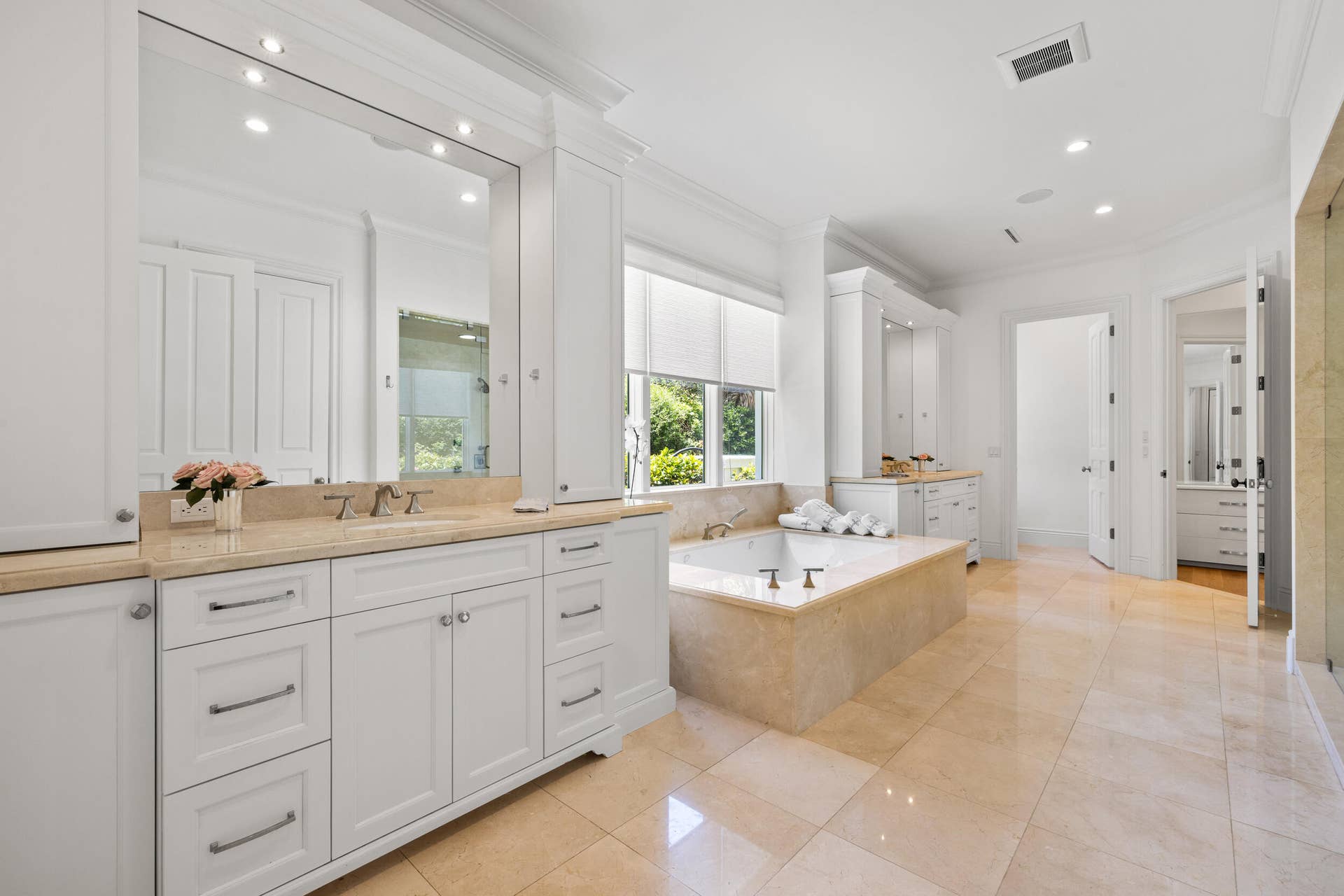 17965 SE VILLAGE Circle, Tequesta, FL 33469 Primary Bathroom