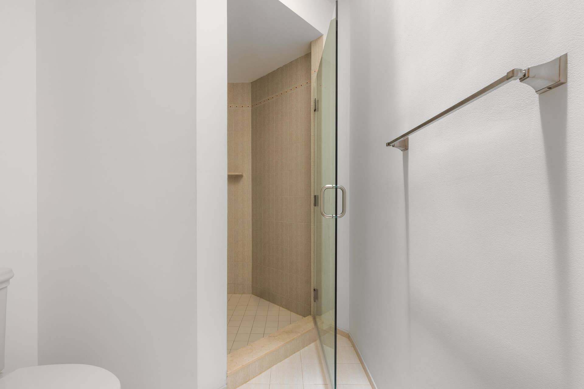 17965 SE VILLAGE Circle, Tequesta, FL 33469 Bathroom 4
