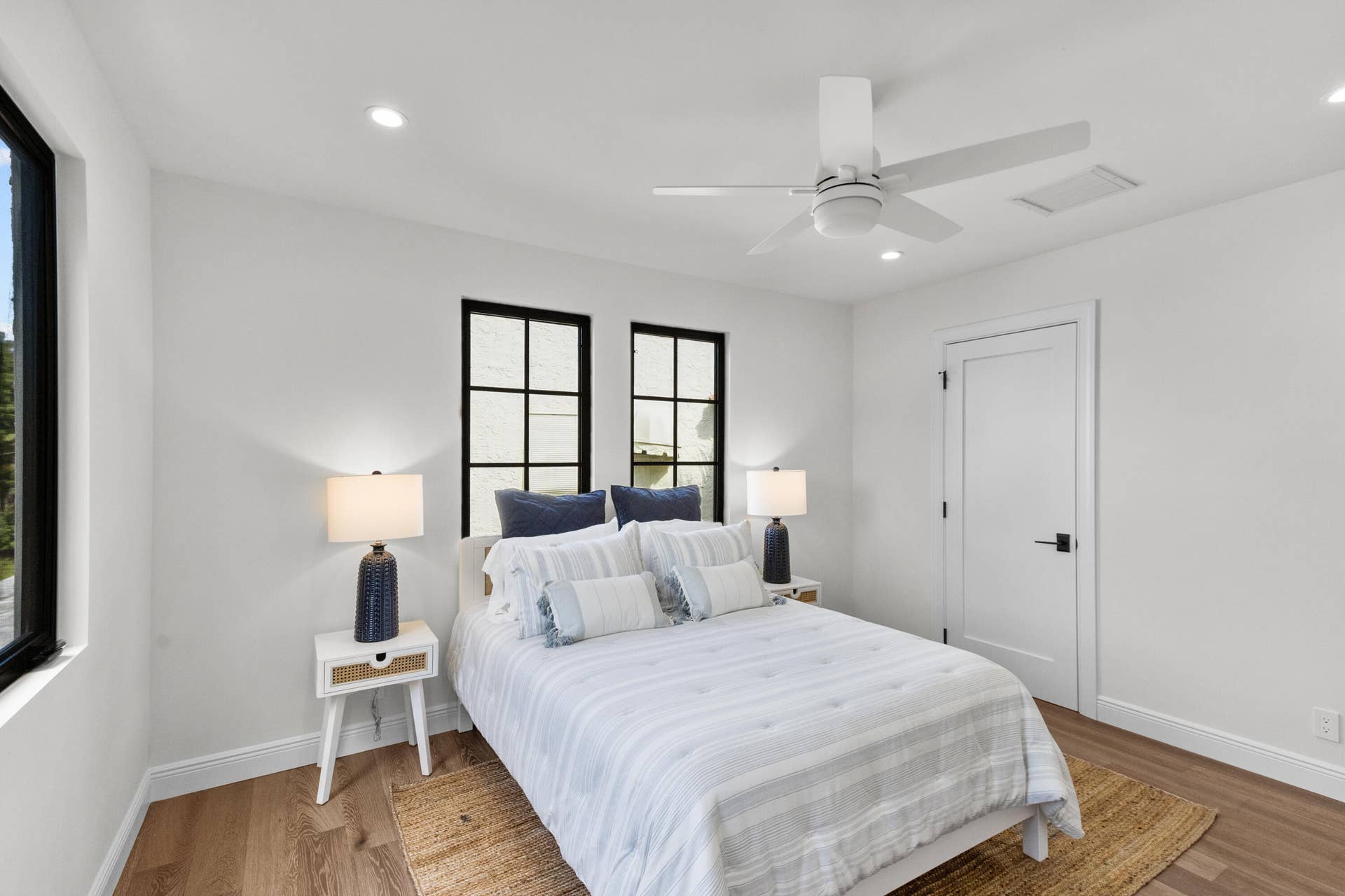 237/225 Monroe Drive, West Palm Beach, FL 33405 225 - Bedroom