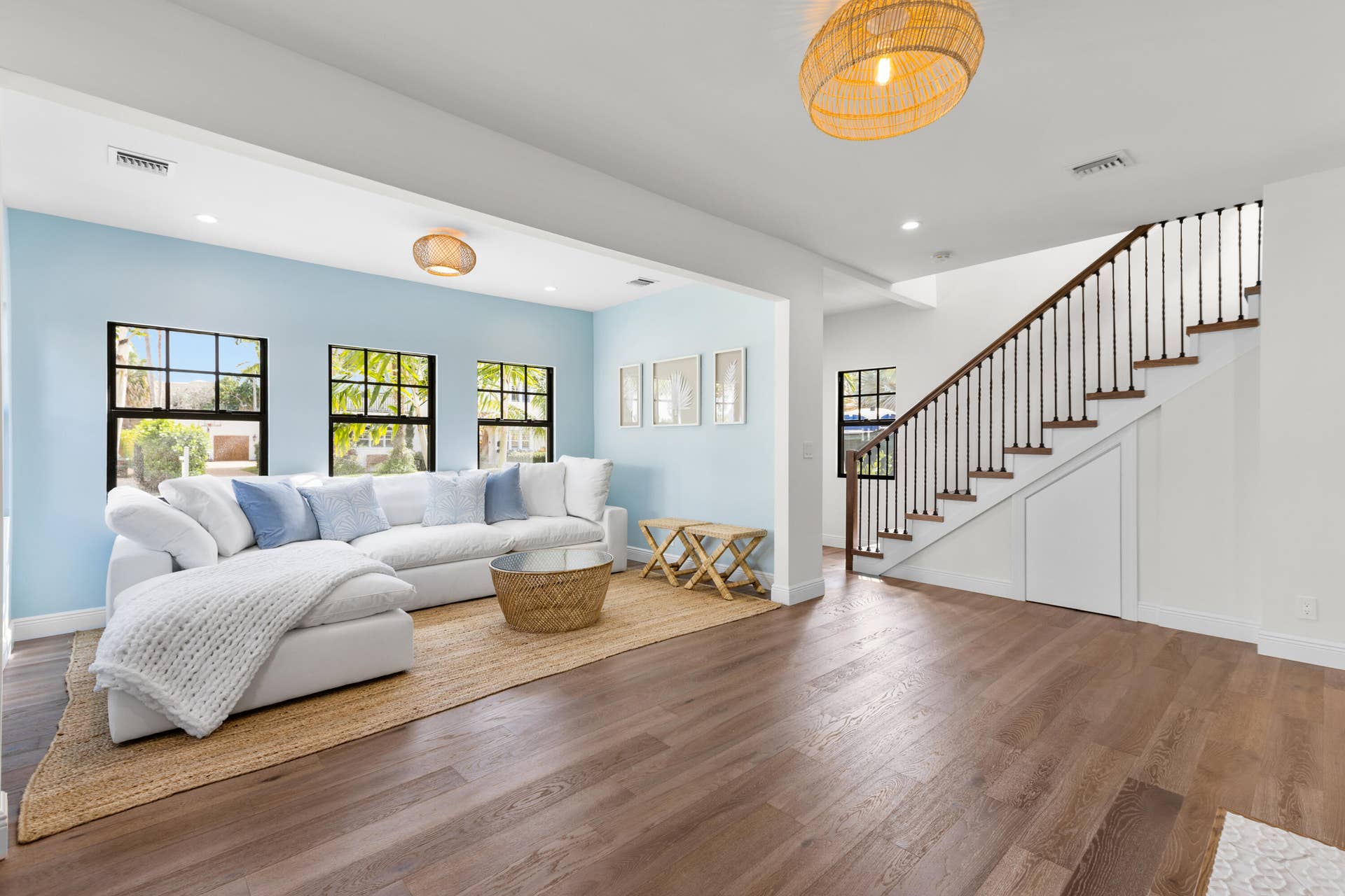 237/225 Monroe Drive, West Palm Beach, FL 33405 225 - Living Room