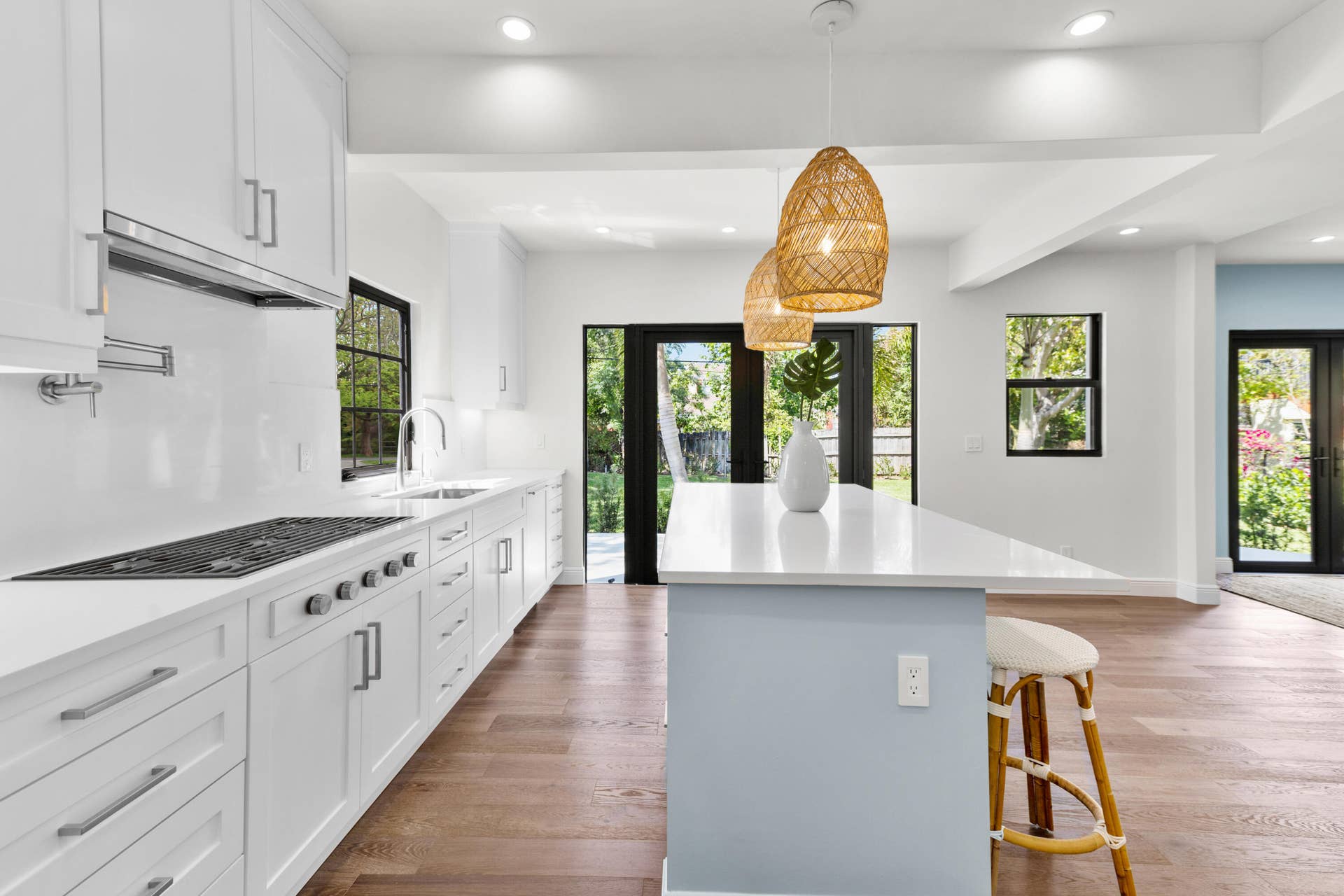 237/225 Monroe Drive, West Palm Beach, FL 33405 225 - Kitchen