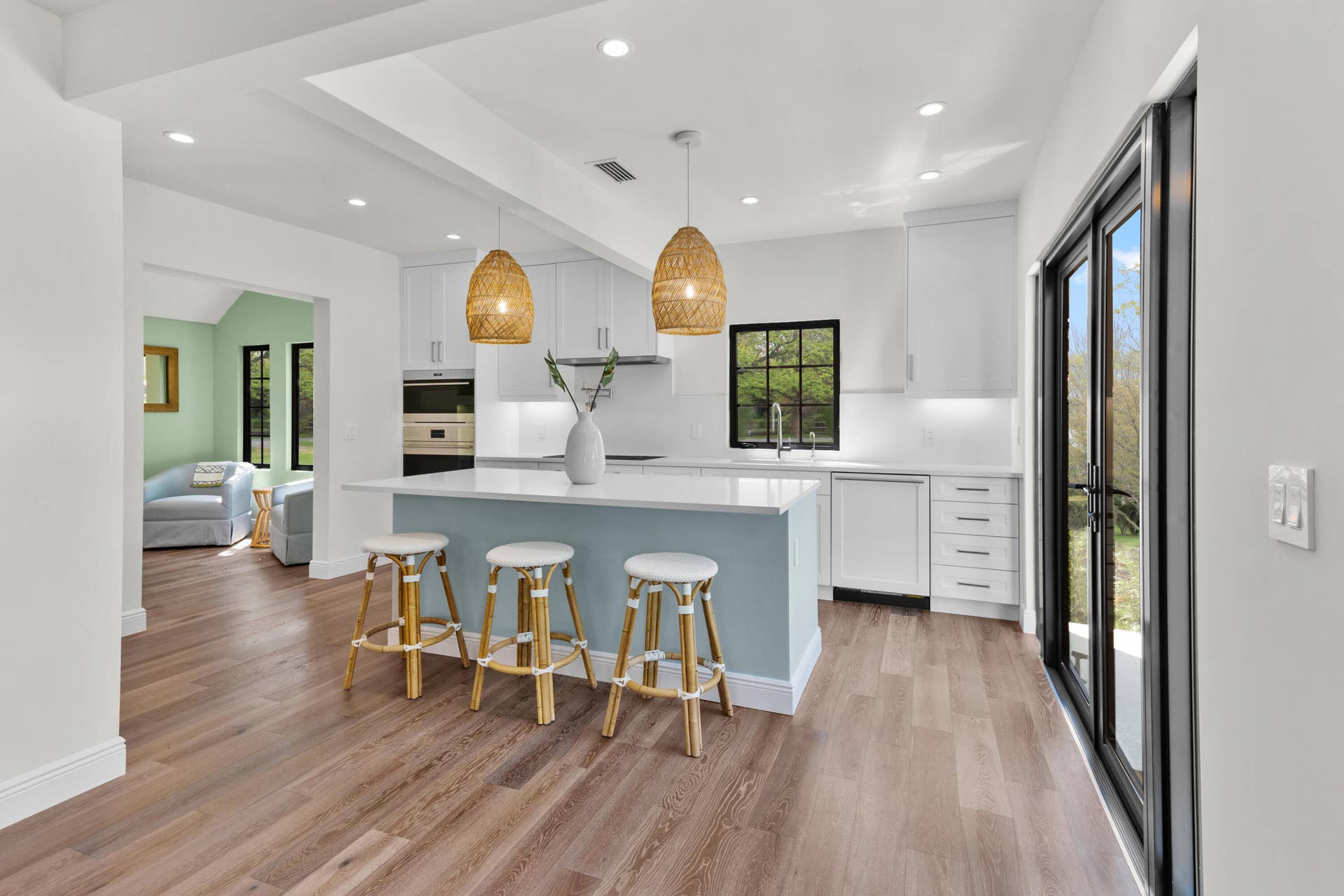237/225 Monroe Drive, West Palm Beach, FL 33405 225 - Kitchen