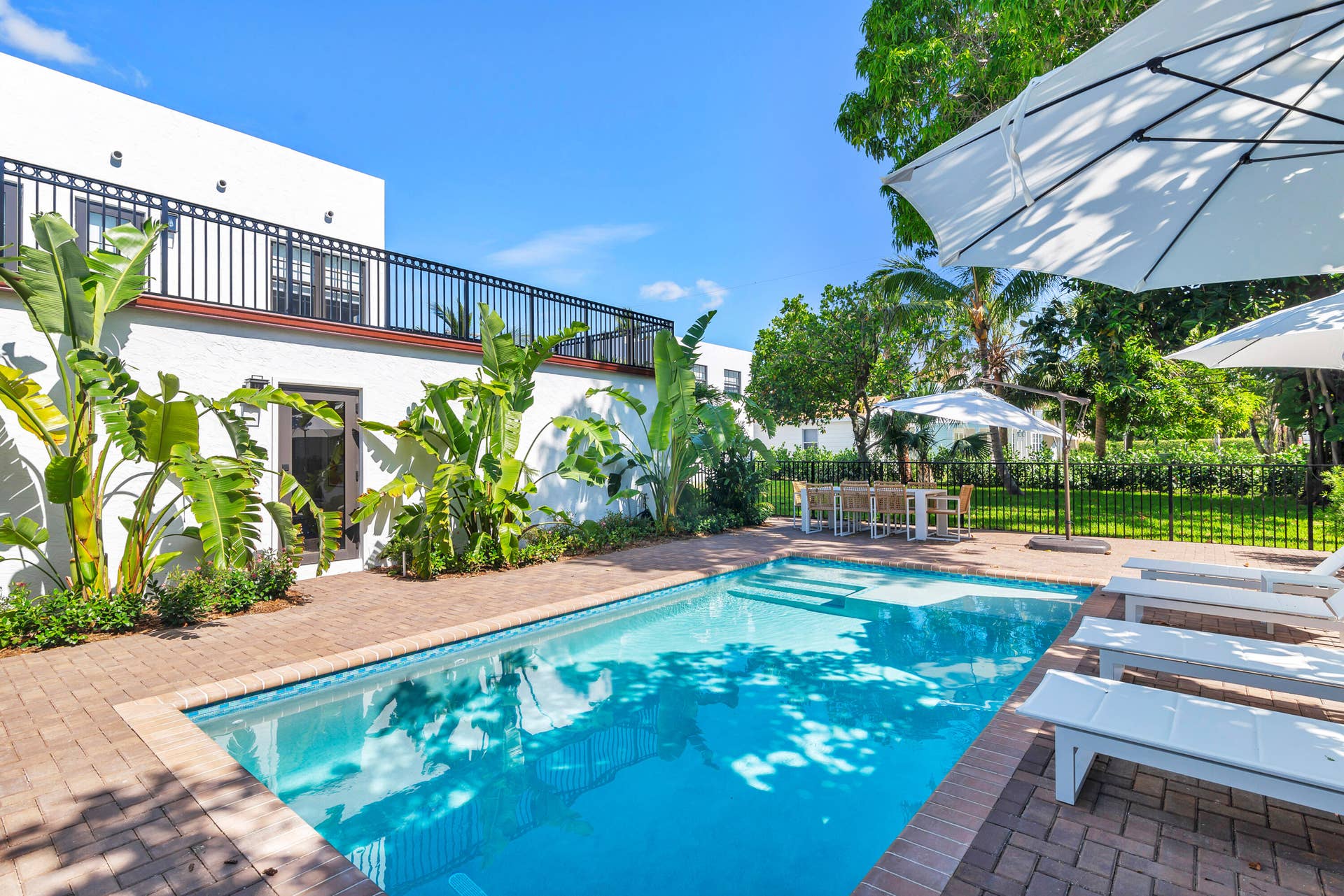 237/225 Monroe Drive, West Palm Beach, FL 33405 237 - Pool