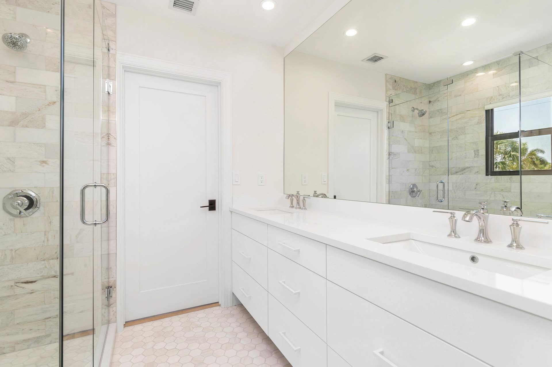 237/225 Monroe Drive, West Palm Beach, FL 33405 237 - Bathroom