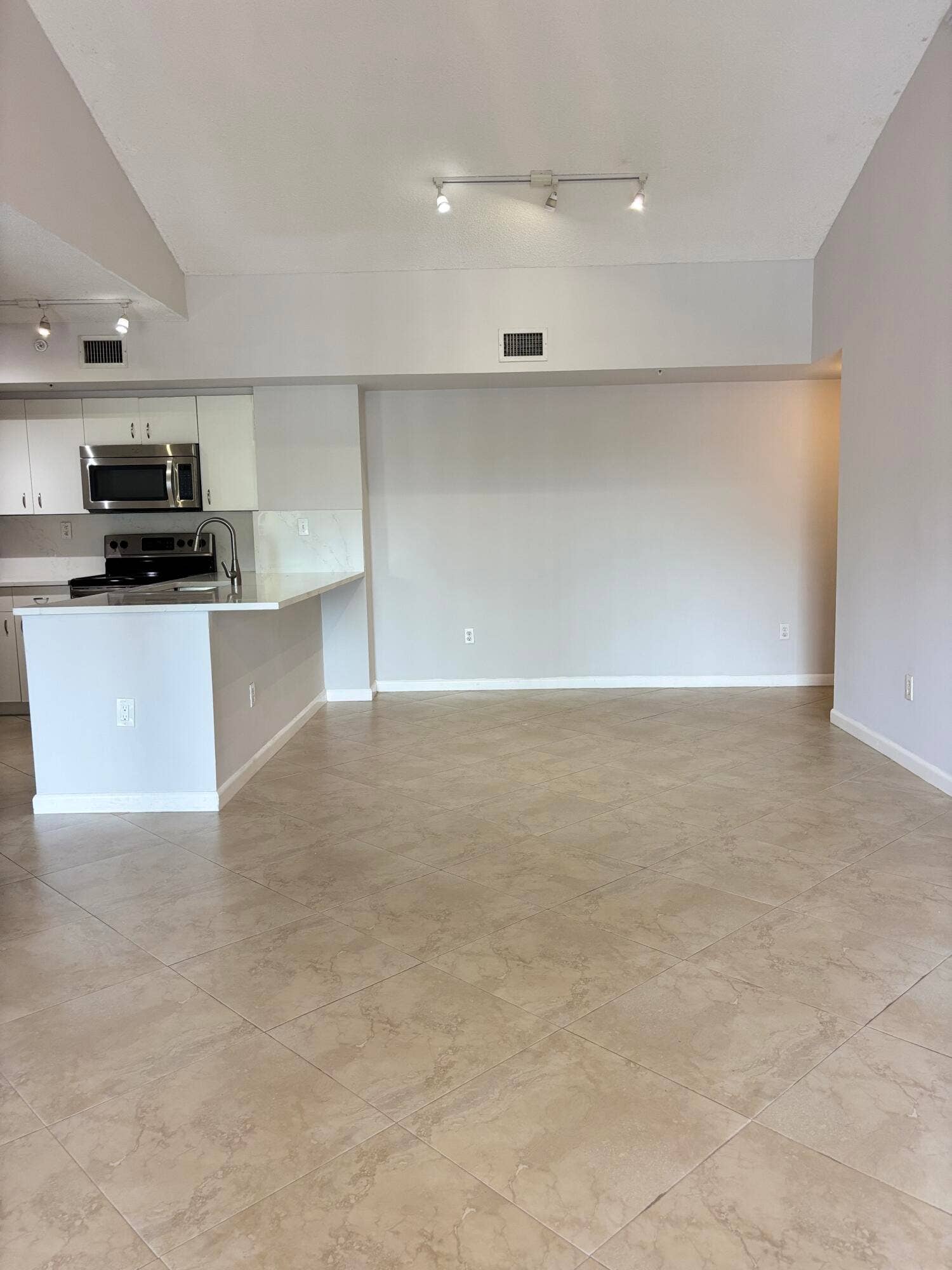 2640 S University Drive, #305, Davie, FL 33328 IMG_7212