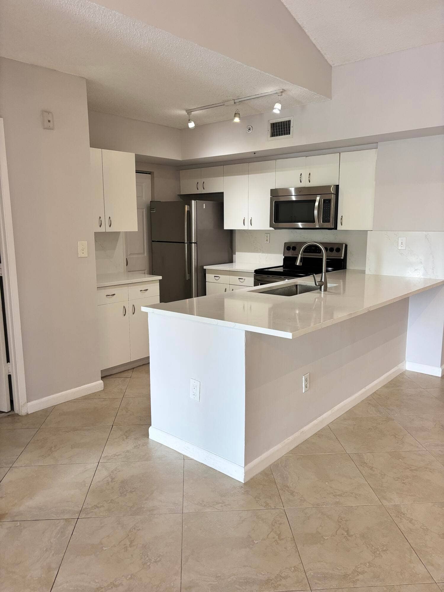 2640 S University Drive, #305, Davie, FL 33328 IMG_7213