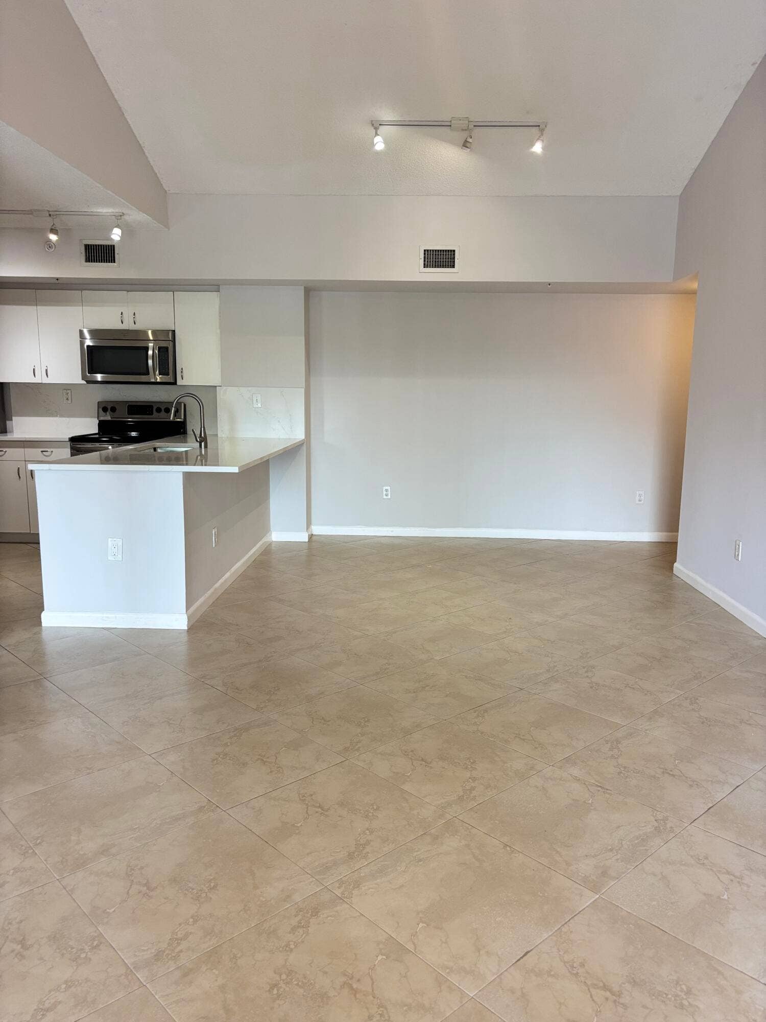 2640 S University Drive, #305, Davie, FL 33328 IMG_7227