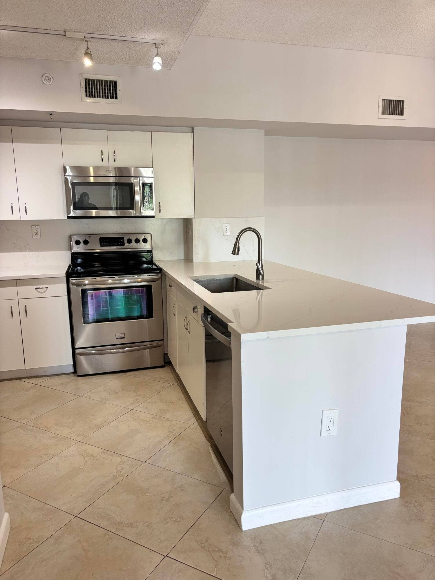 2640 S University Drive, #305, Davie, FL 33328 IMG_7214