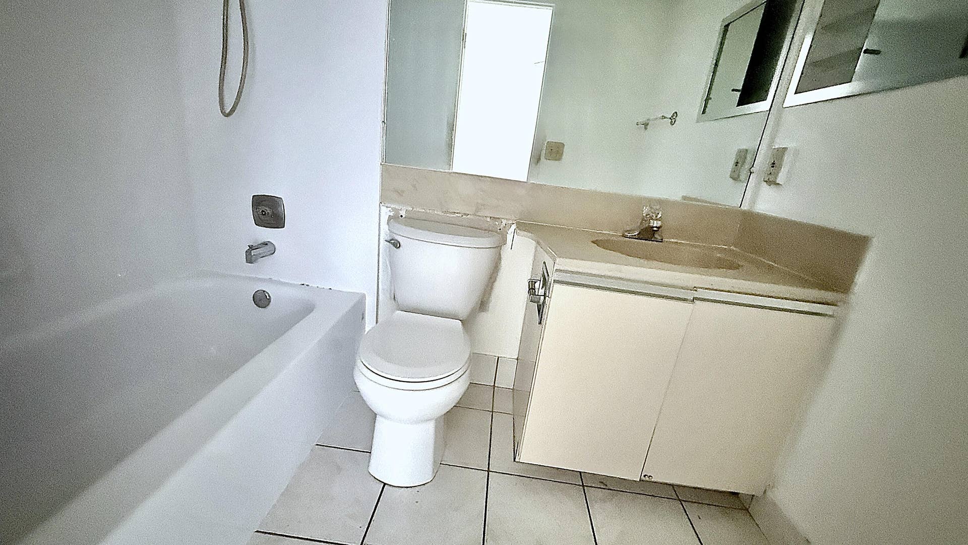 4058 HARWOOD E, Deerfield Beach, FL 33442 Main Bathroom