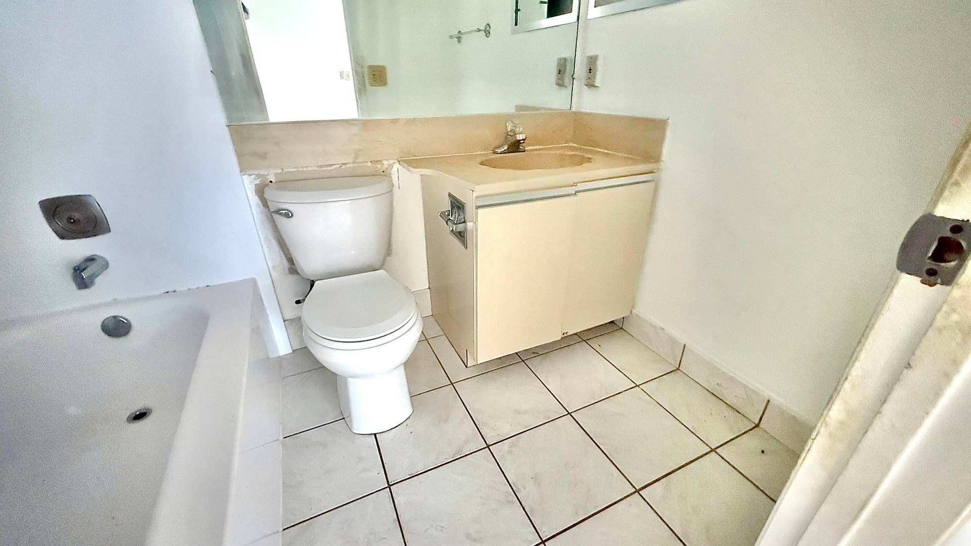 4058 HARWOOD E, Deerfield Beach, FL 33442 Main Bathroom