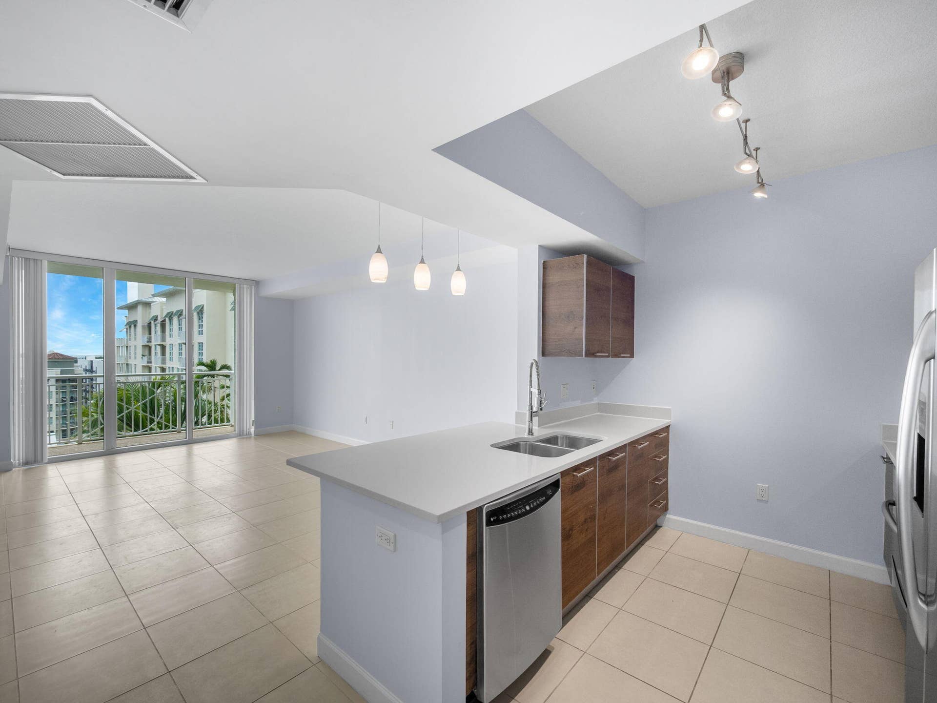 480 HIBISCUS Street, #918, West Palm Beach, West Palm Beach, FL 33401 Kitchen Living Area