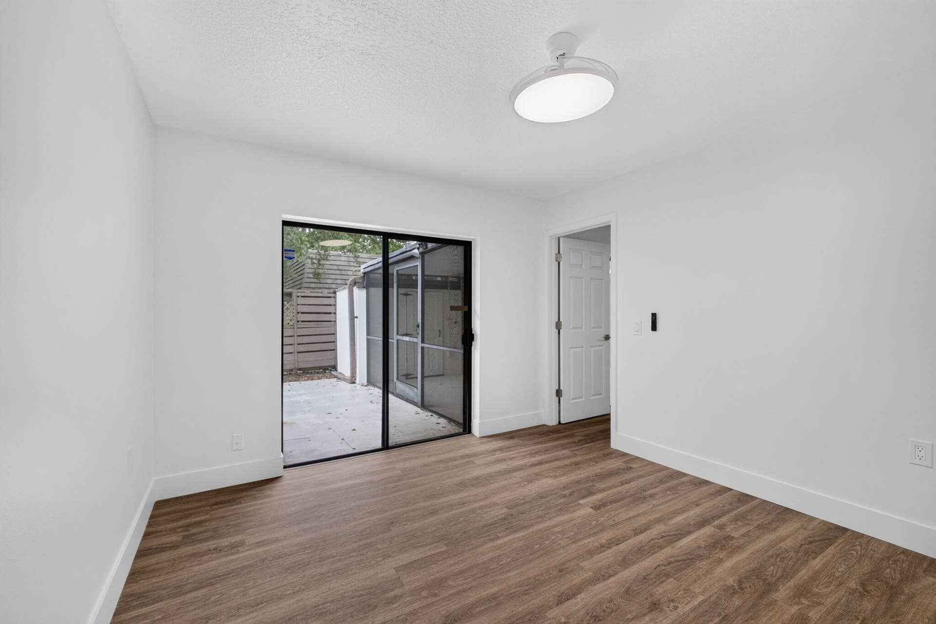 3rd Bedroom / Den