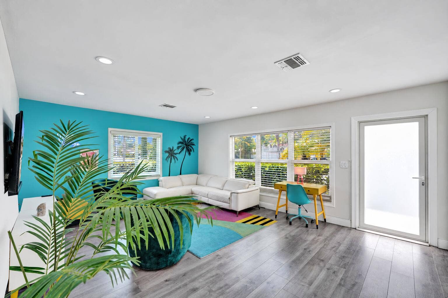 Recessed lighting throughout, wood-finish flooring, and multiple windows with blinds