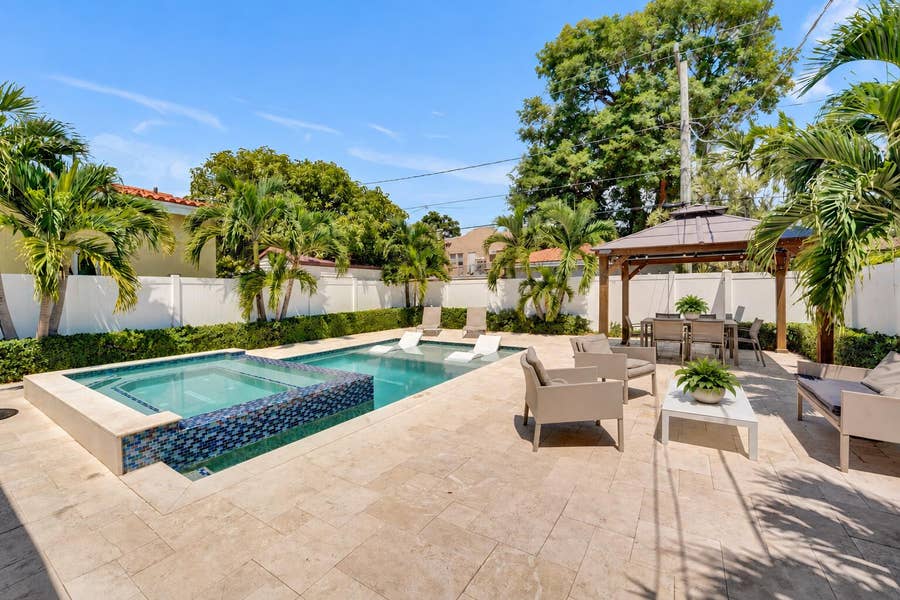 Property photo for 1535 HOLLYWOOD Boulevard, Hollywood, FL