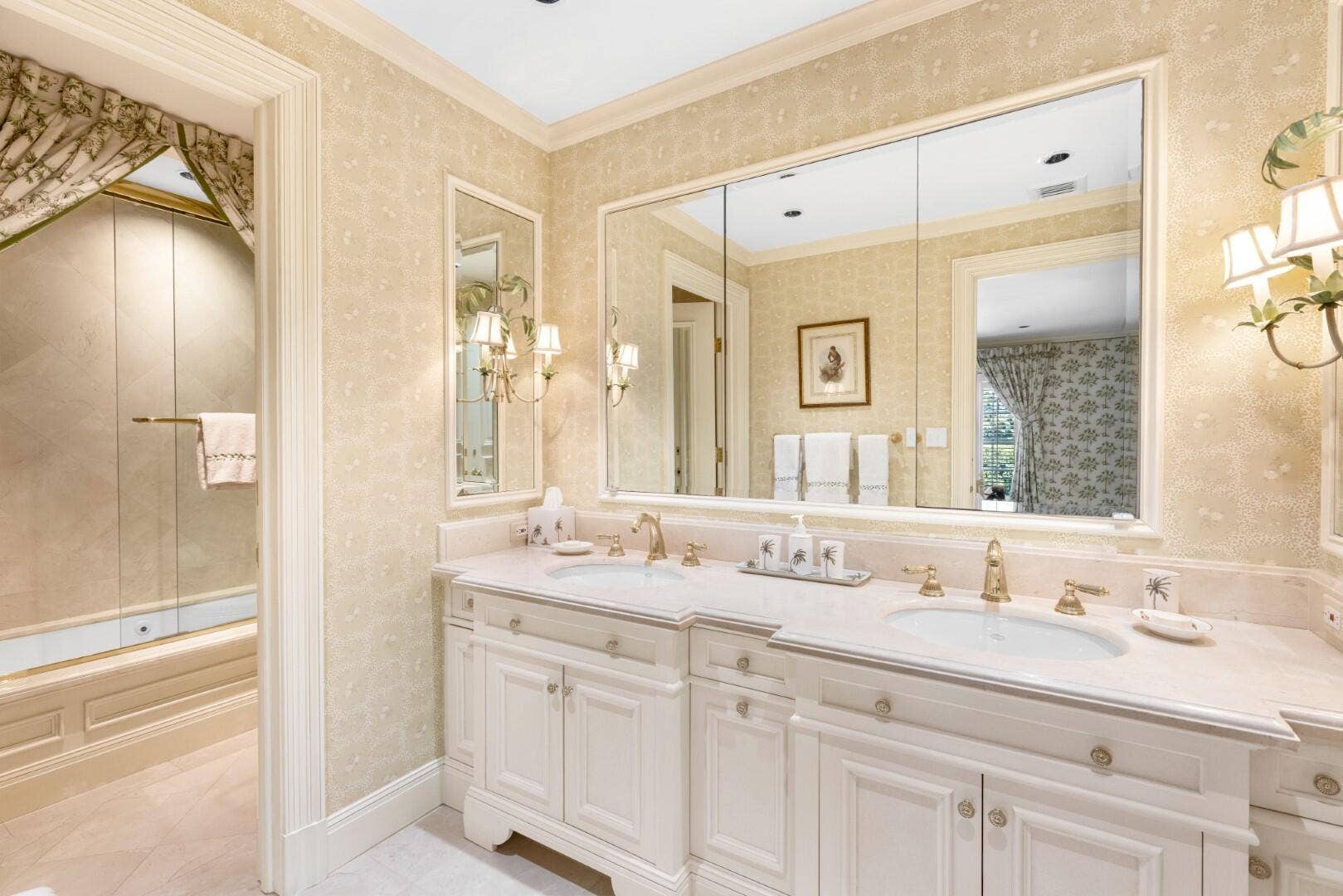 320 El Vedado Road, Palm Beach, FL 33480 Guest Bath North