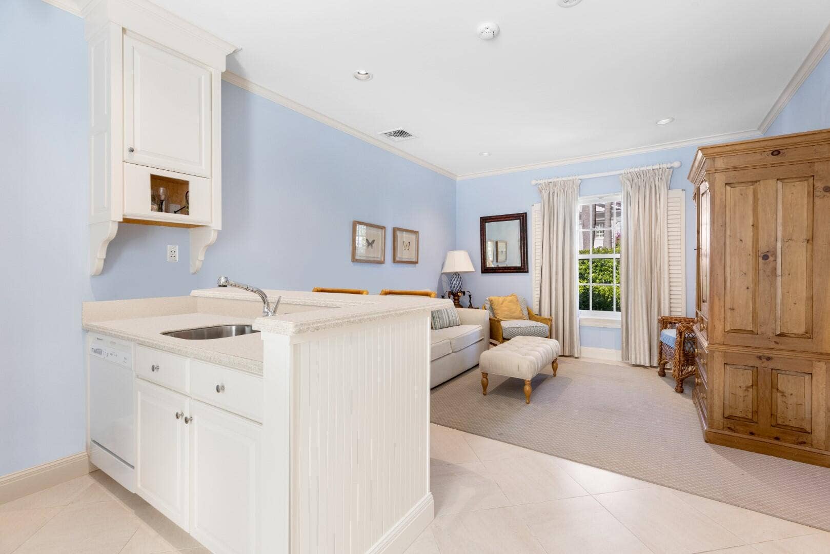 320 El Vedado Road, Palm Beach, FL 33480 Guest House Living Area