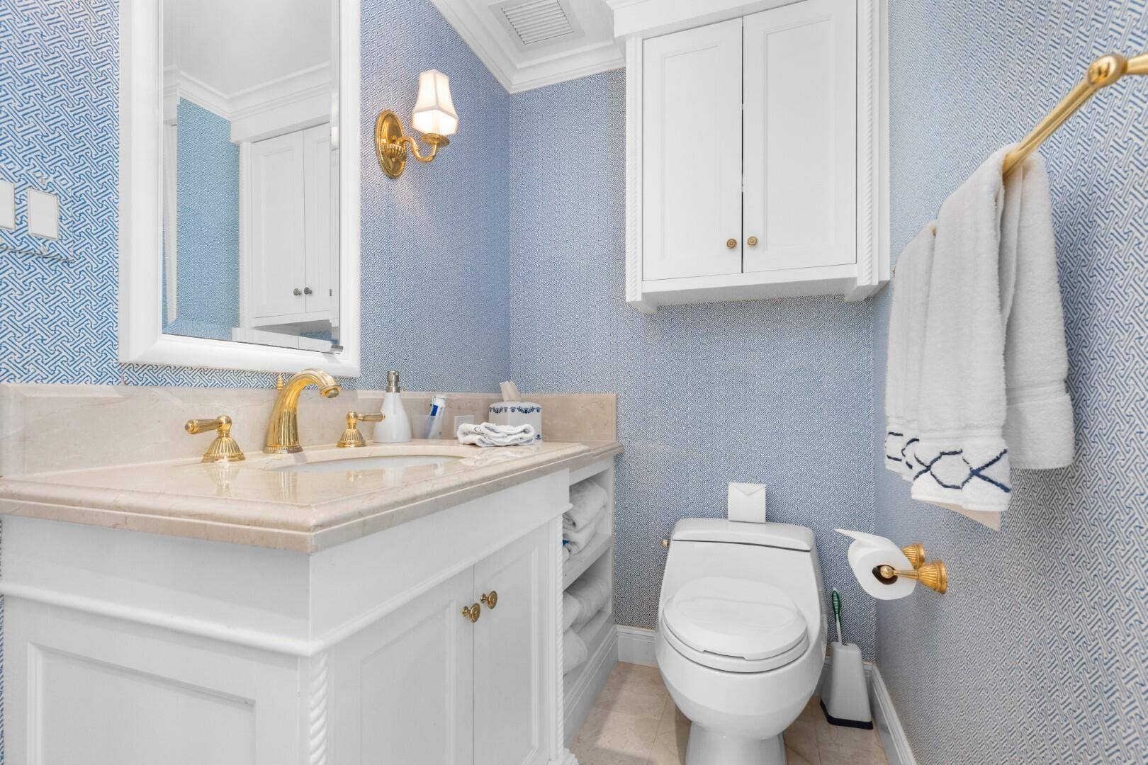 320 El Vedado Road, Palm Beach, FL 33480 Guest House Bath