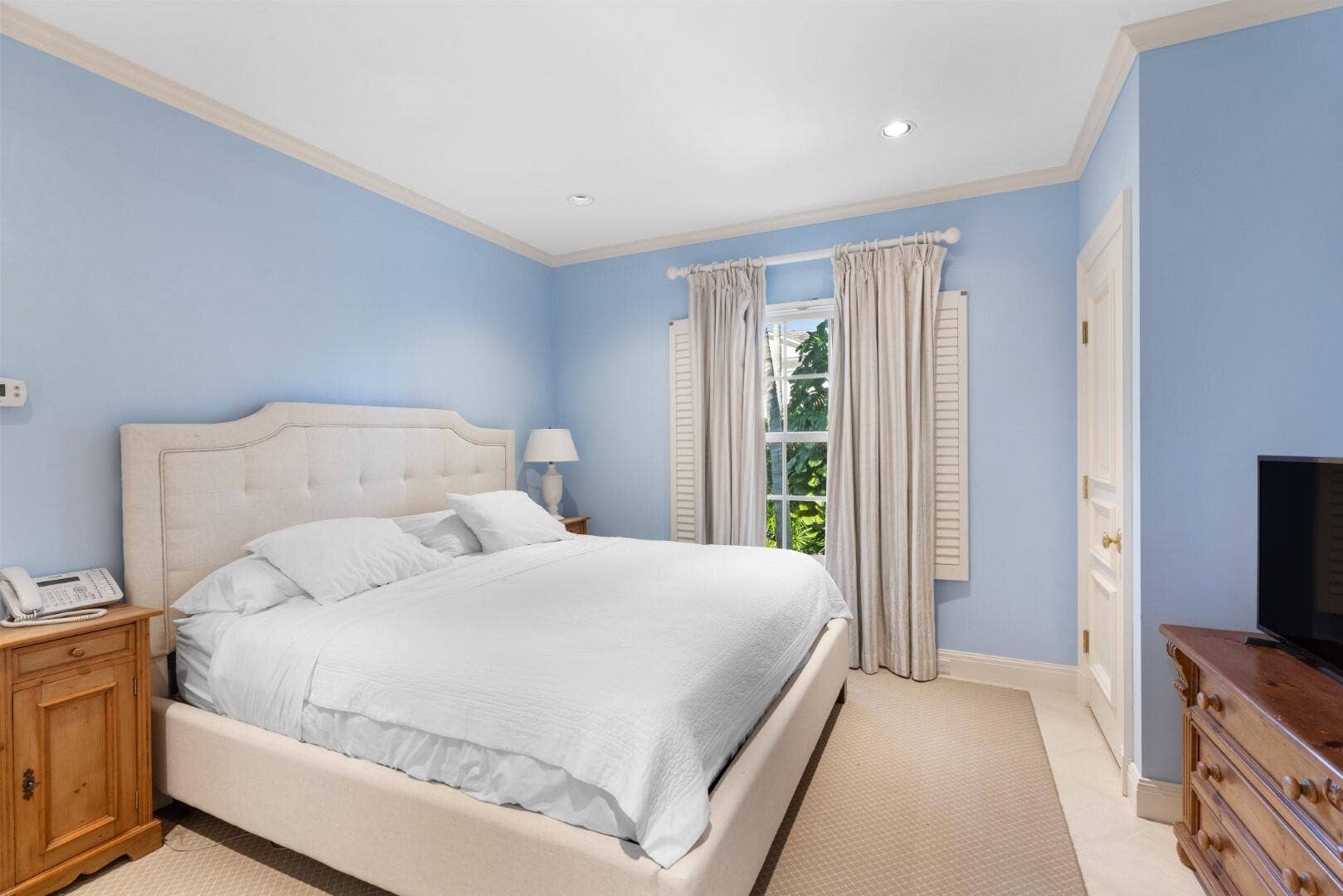 320 El Vedado Road, Palm Beach, FL 33480 Guest House Bedroom