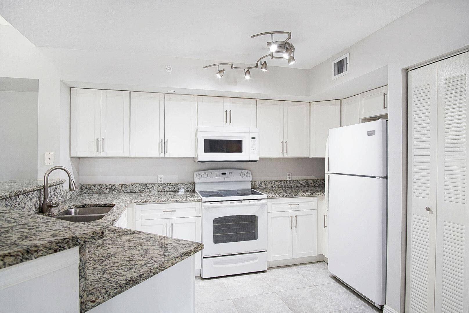 4041 SAN MARINO Boulevard, #307, West Palm Beach, FL 33409 o7JO0vtw
