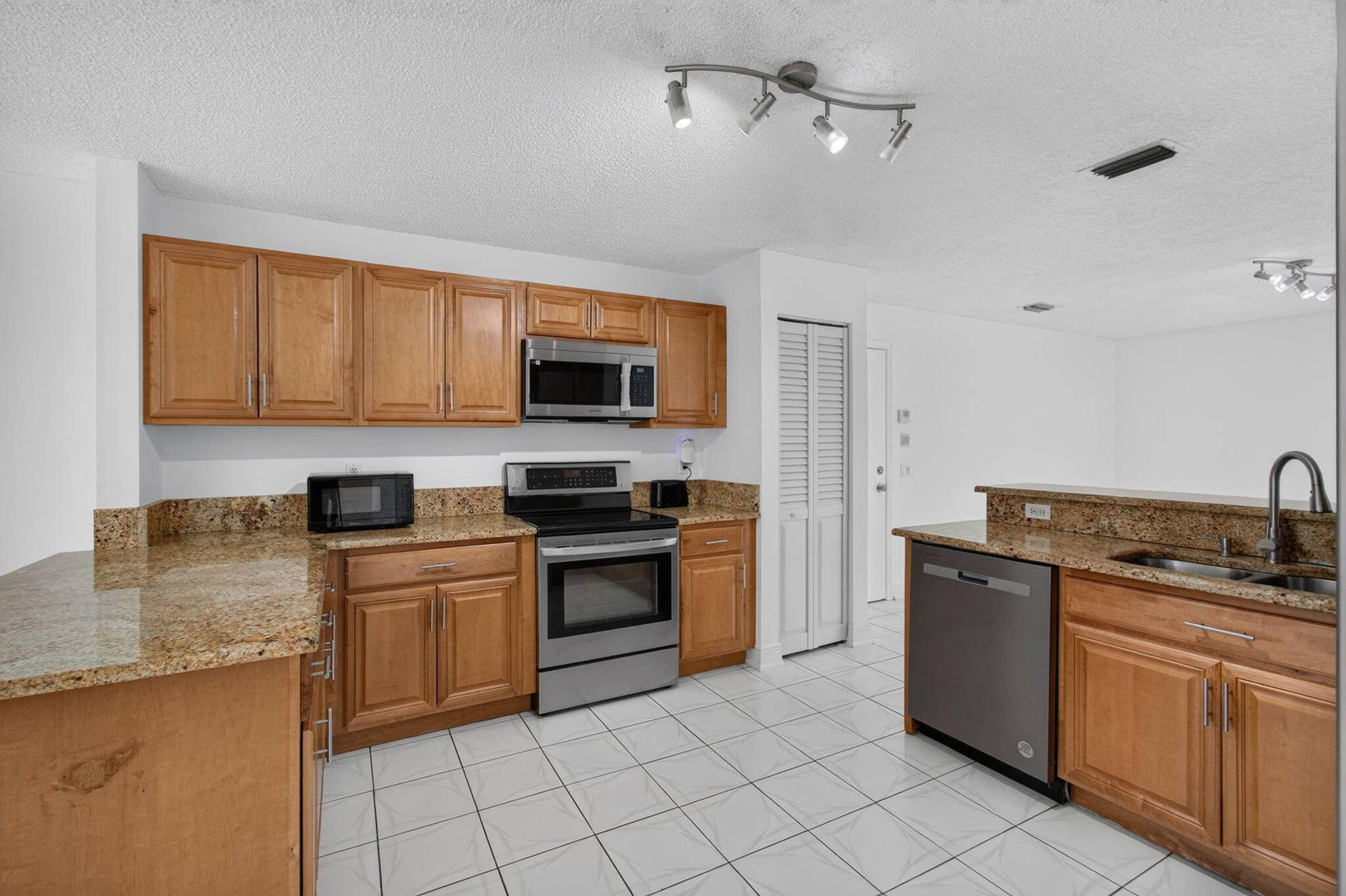 10621 Wheelhouse Circle, Boca Raton, FL 33428 22-web-or-mls-DSC_1530