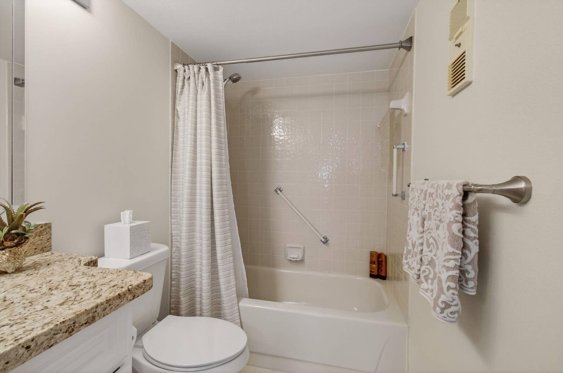 15074 Witney Road, #204, Delray Beach, FL 33484 61-web-or-mls-DSC_1605